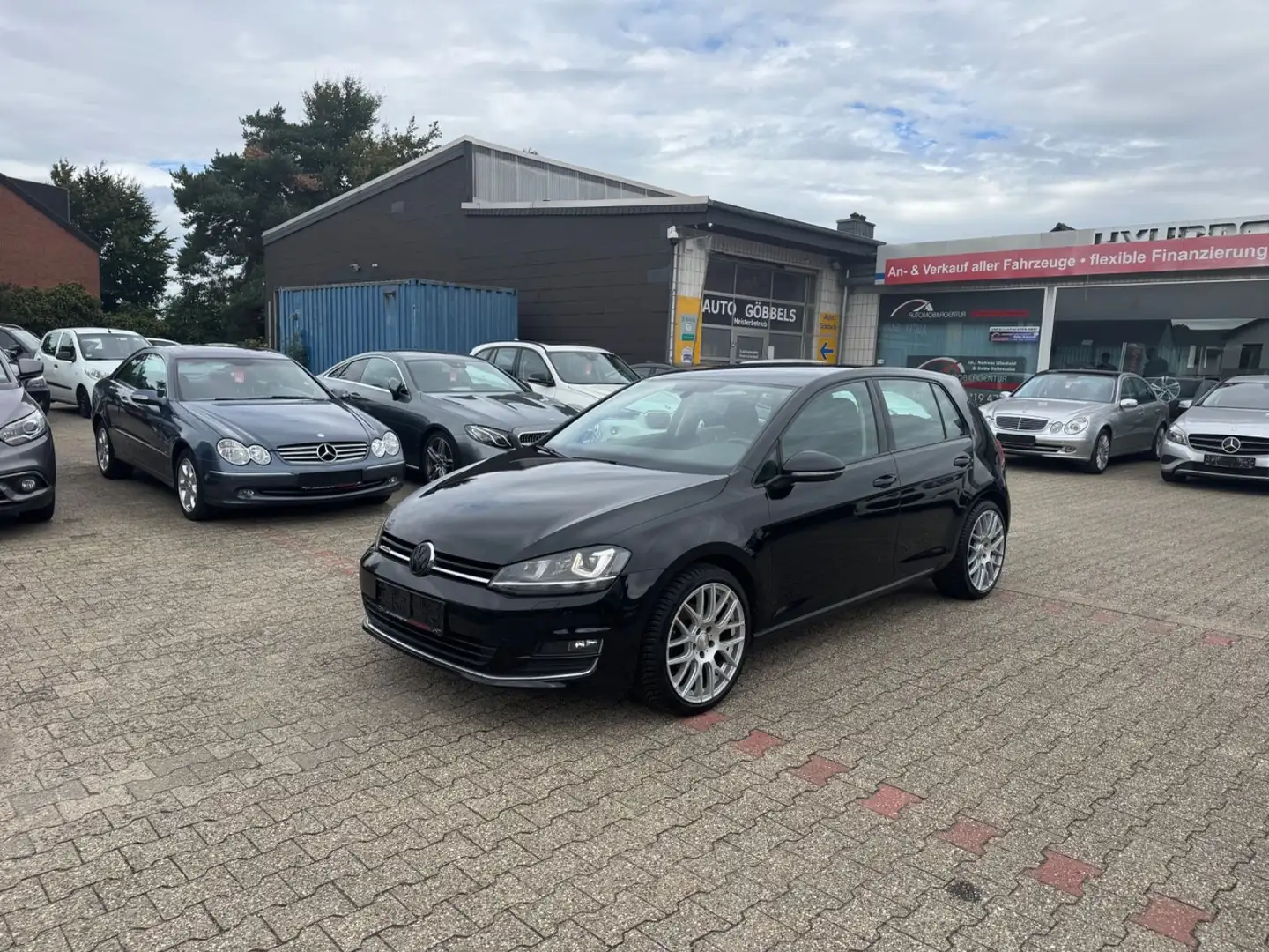 Volkswagen Golf 1.6 TDi 4MOTION Alcantara LED XENON Noir - 1