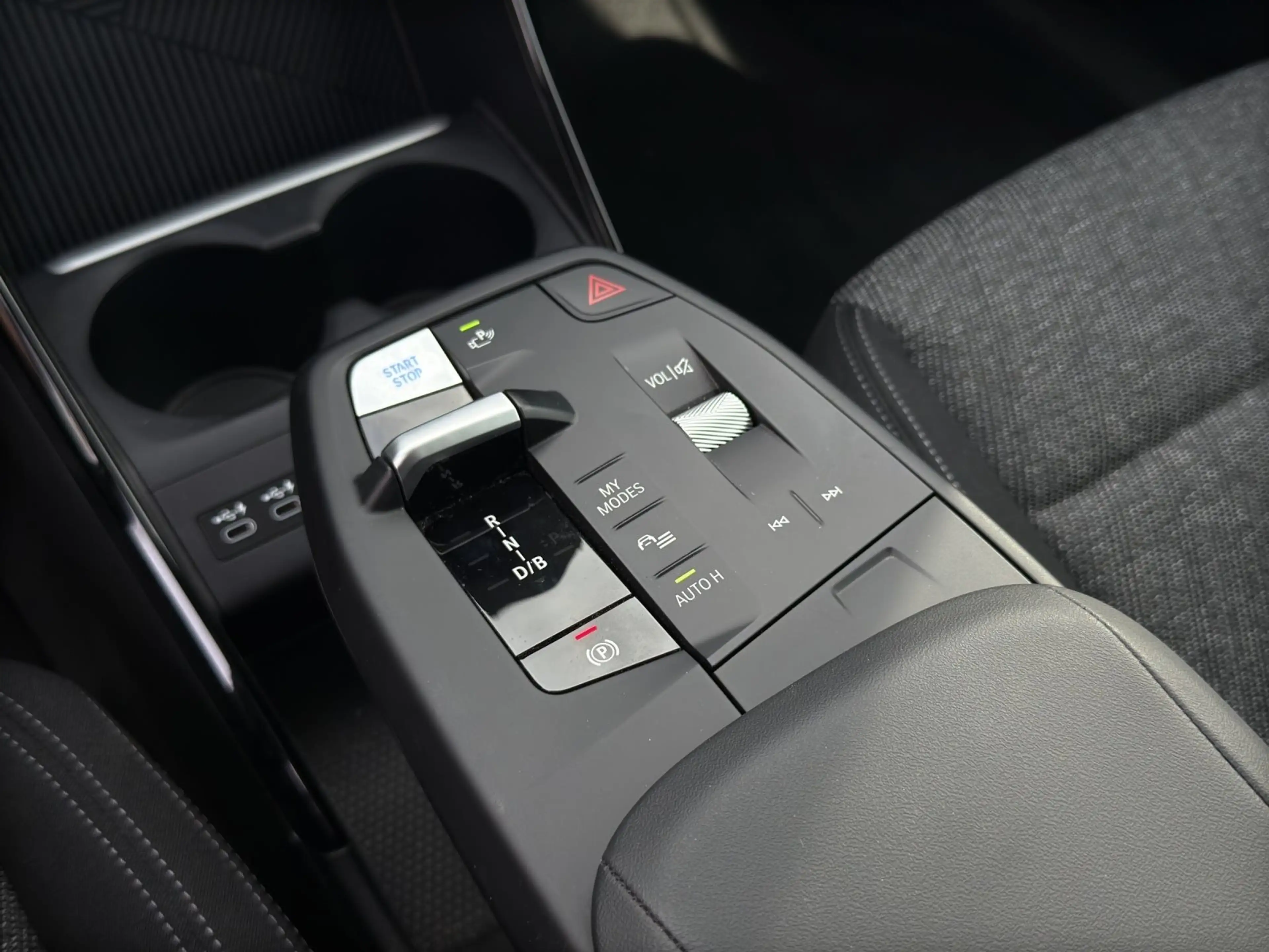 BMW iX 1 xDrive30 *AHK*ADPT FAHRW*KAMERA*WIDESCREEN*WÄRME — photo 18