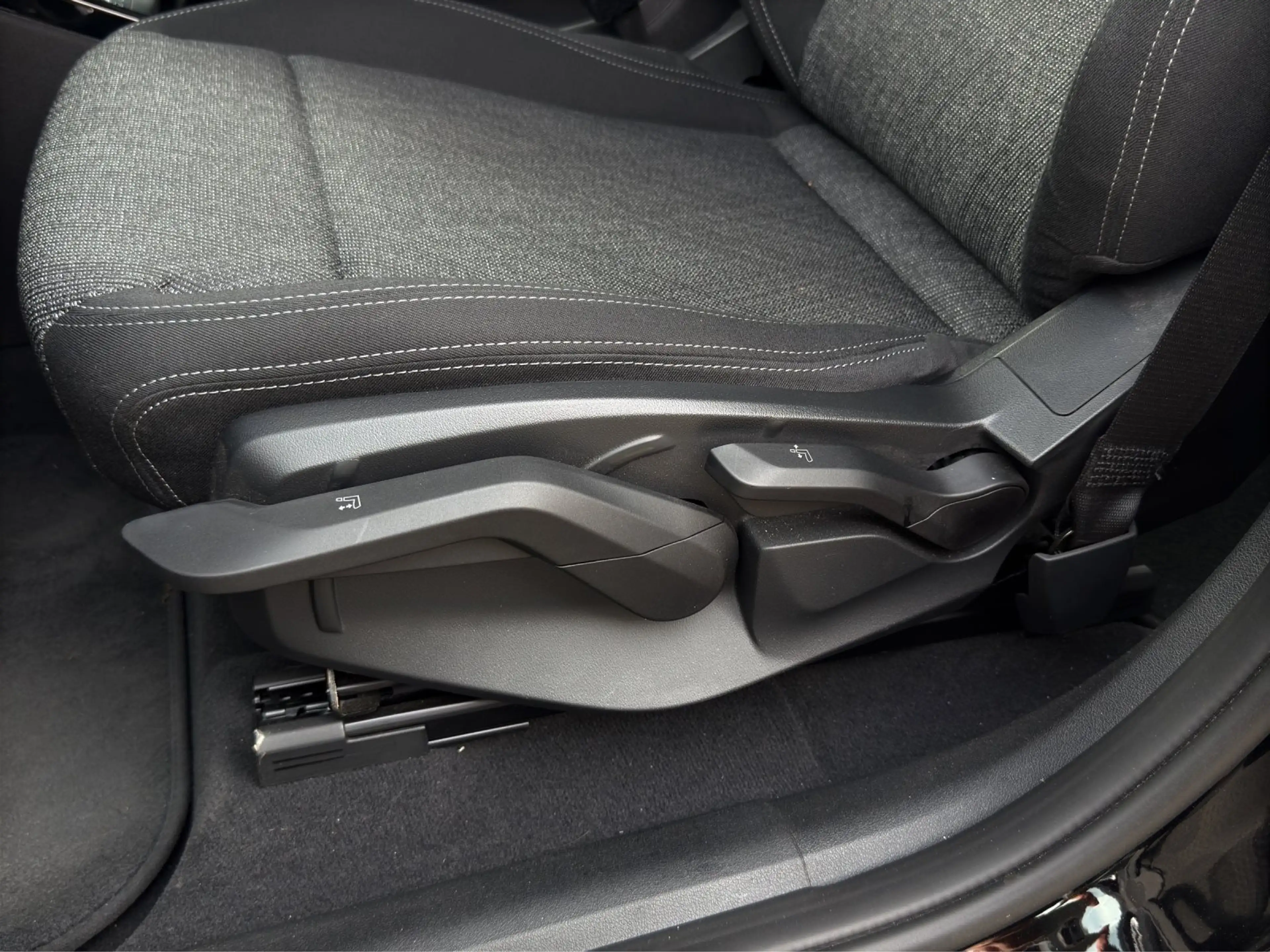 BMW iX 1 xDrive30 *AHK*ADPT FAHRW*KAMERA*WIDESCREEN*WÄRME — photo 25