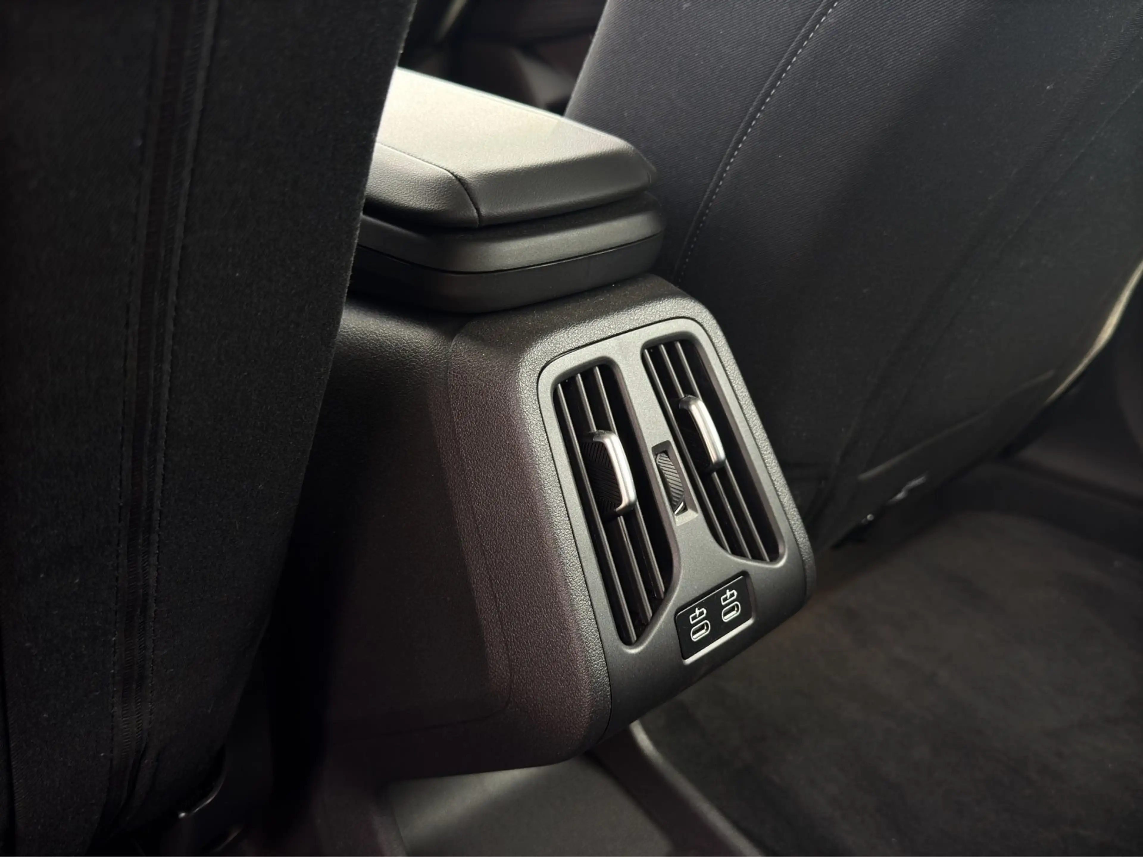 BMW iX 1 xDrive30 *AHK*ADPT FAHRW*KAMERA*WIDESCREEN*WÄRME — photo 27