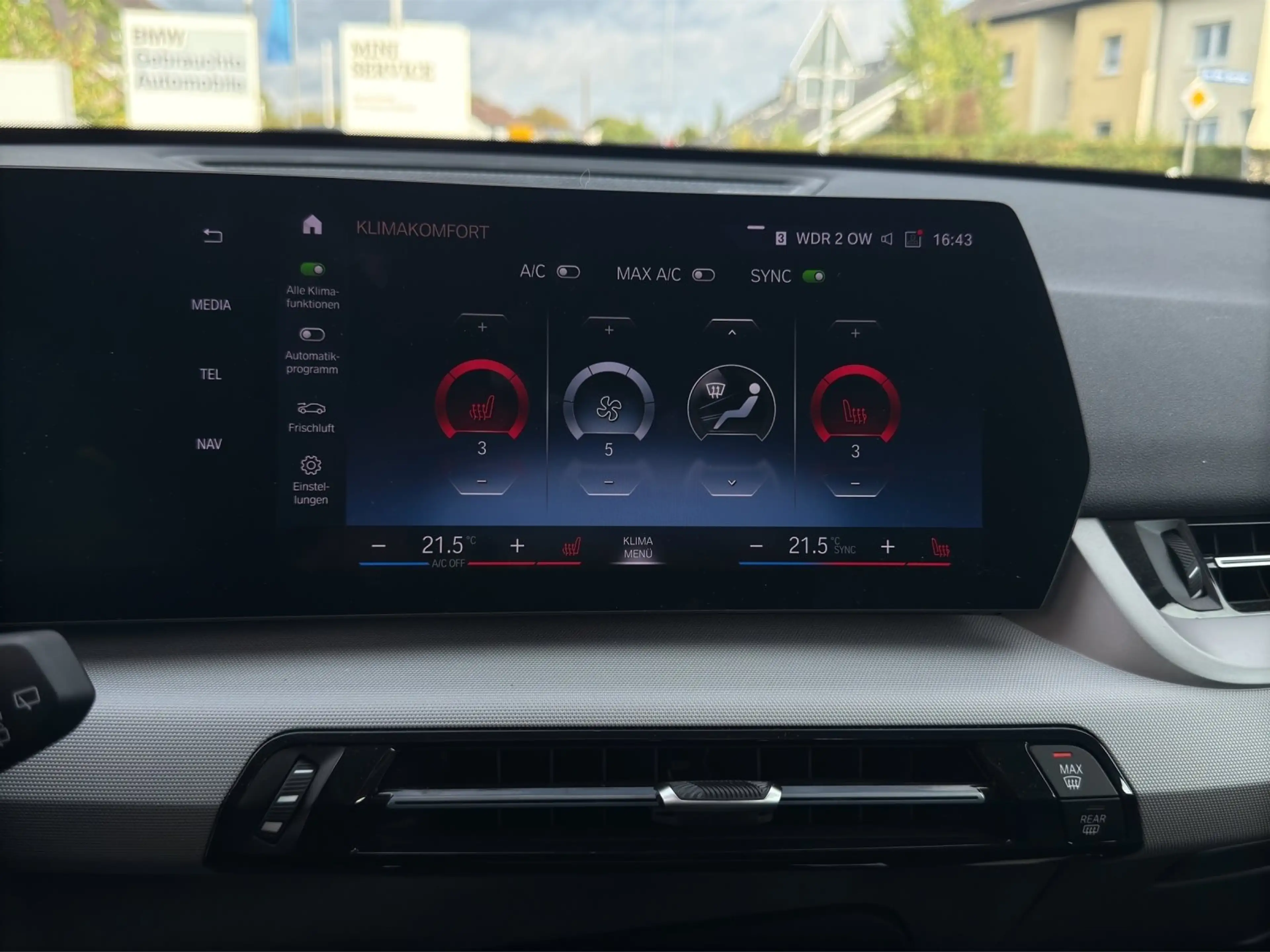 BMW iX 1 xDrive30 *AHK*ADPT FAHRW*KAMERA*WIDESCREEN*WÄRME — photo 20