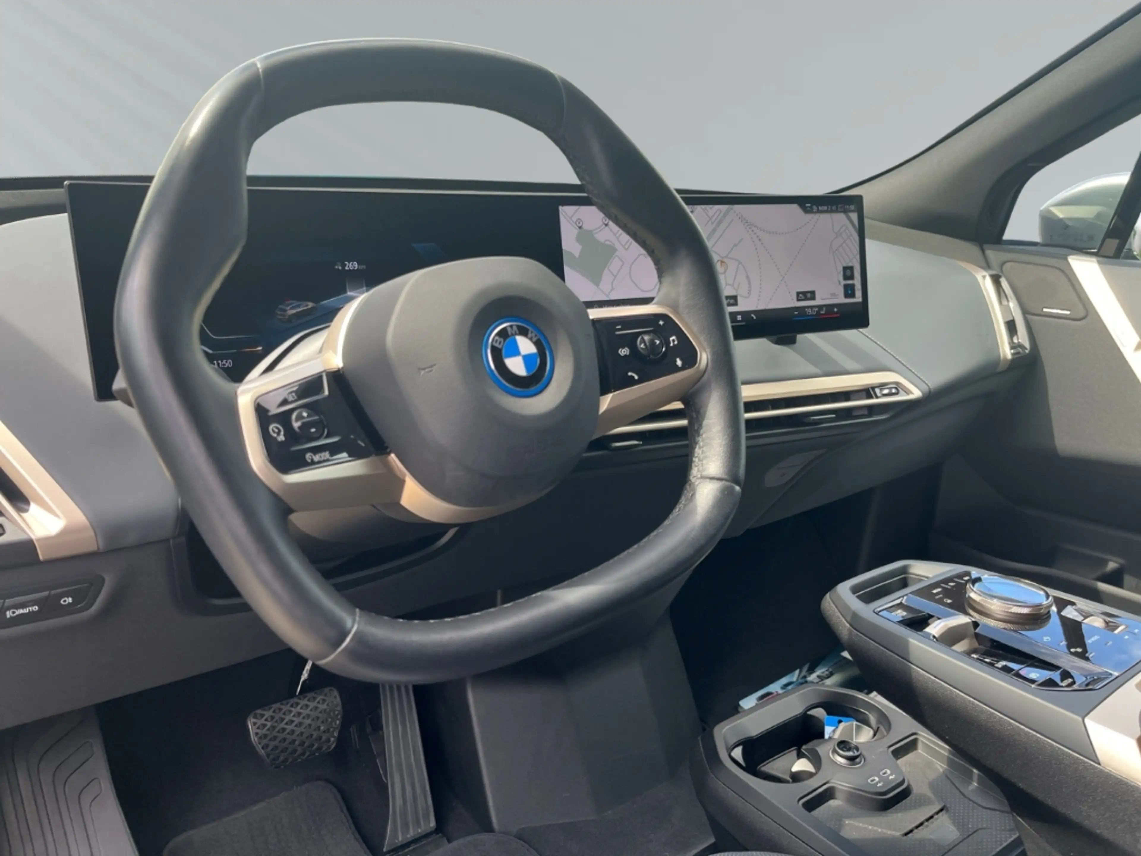 BMW iX xDrive50 Sport/Laser/HUD/AHK/Navigation/Leder — photo 5