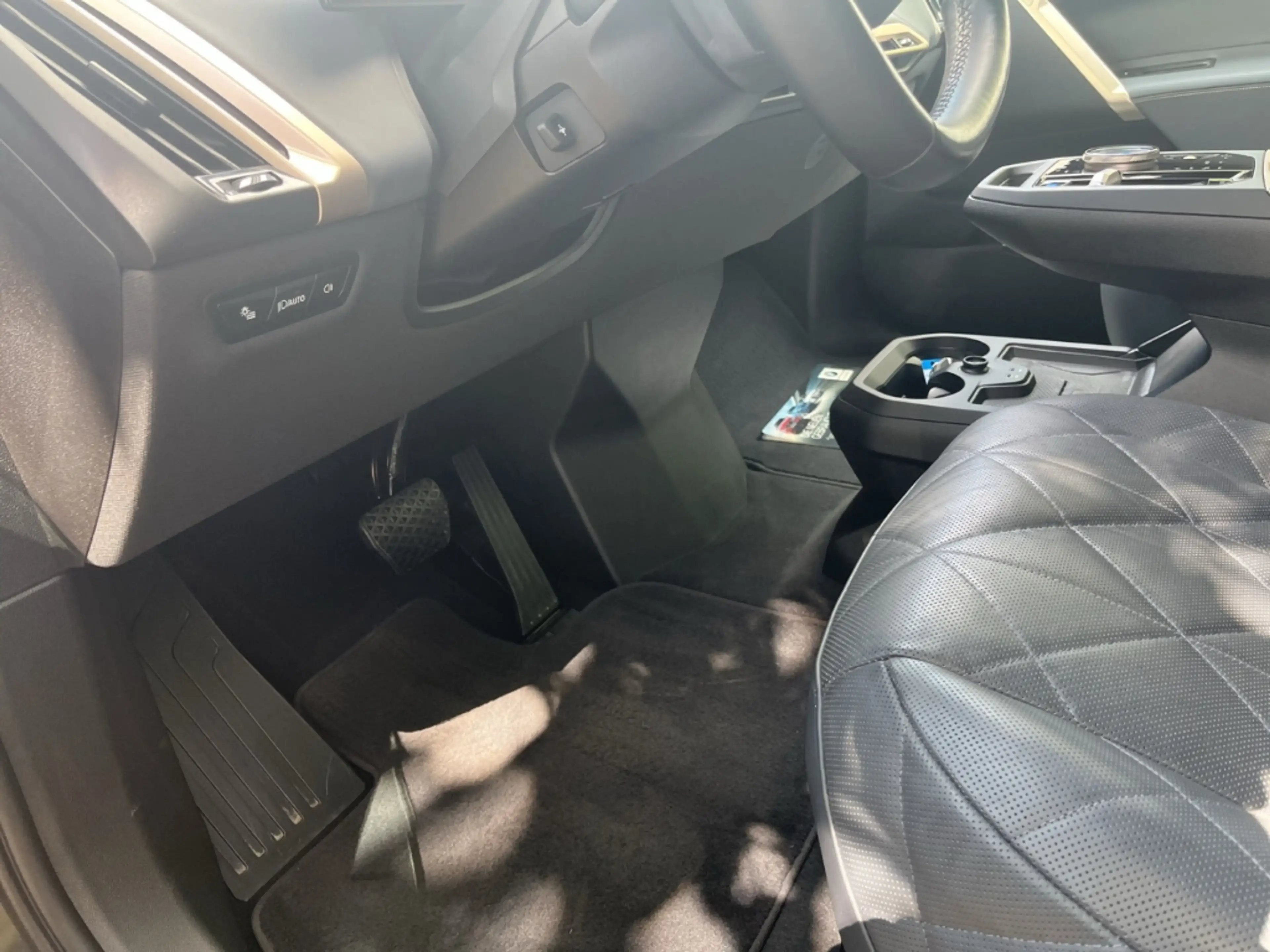 BMW iX xDrive50 Sport/Laser/HUD/AHK/Navigation/Leder — photo 11