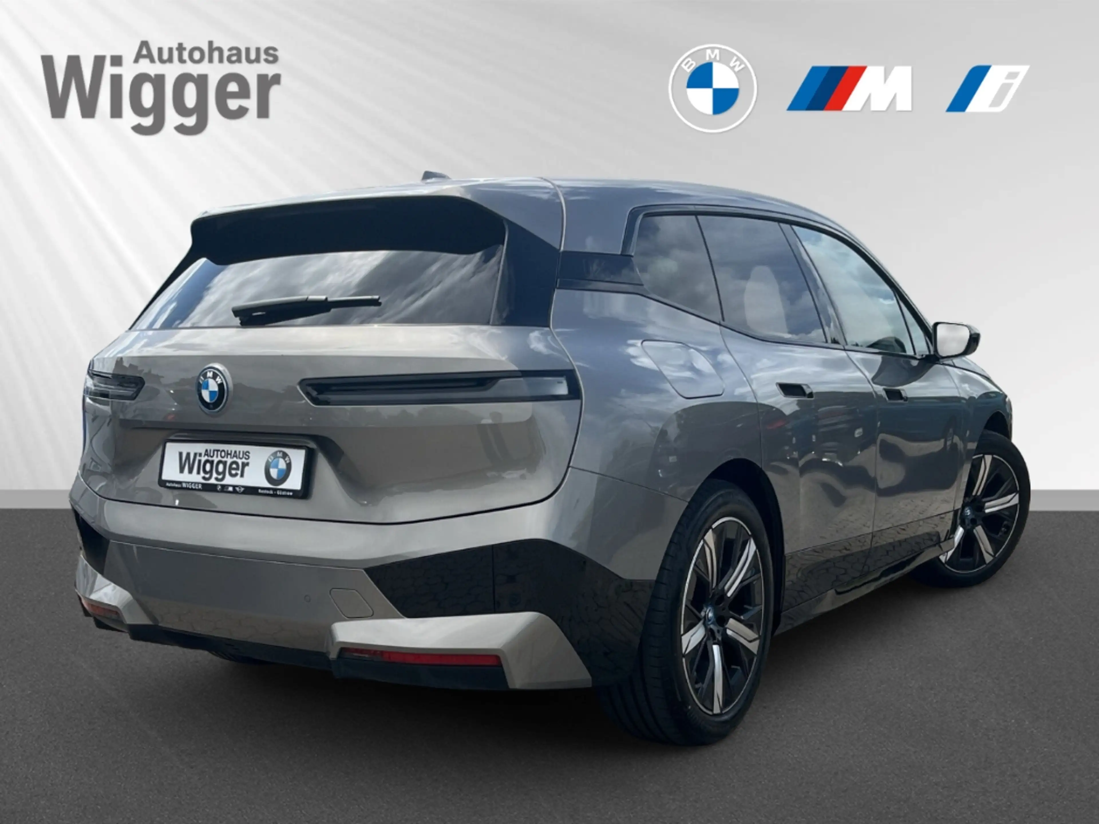 BMW iX xDrive50 Sport/Laser/HUD/AHK/Navigation/Leder — photo 3