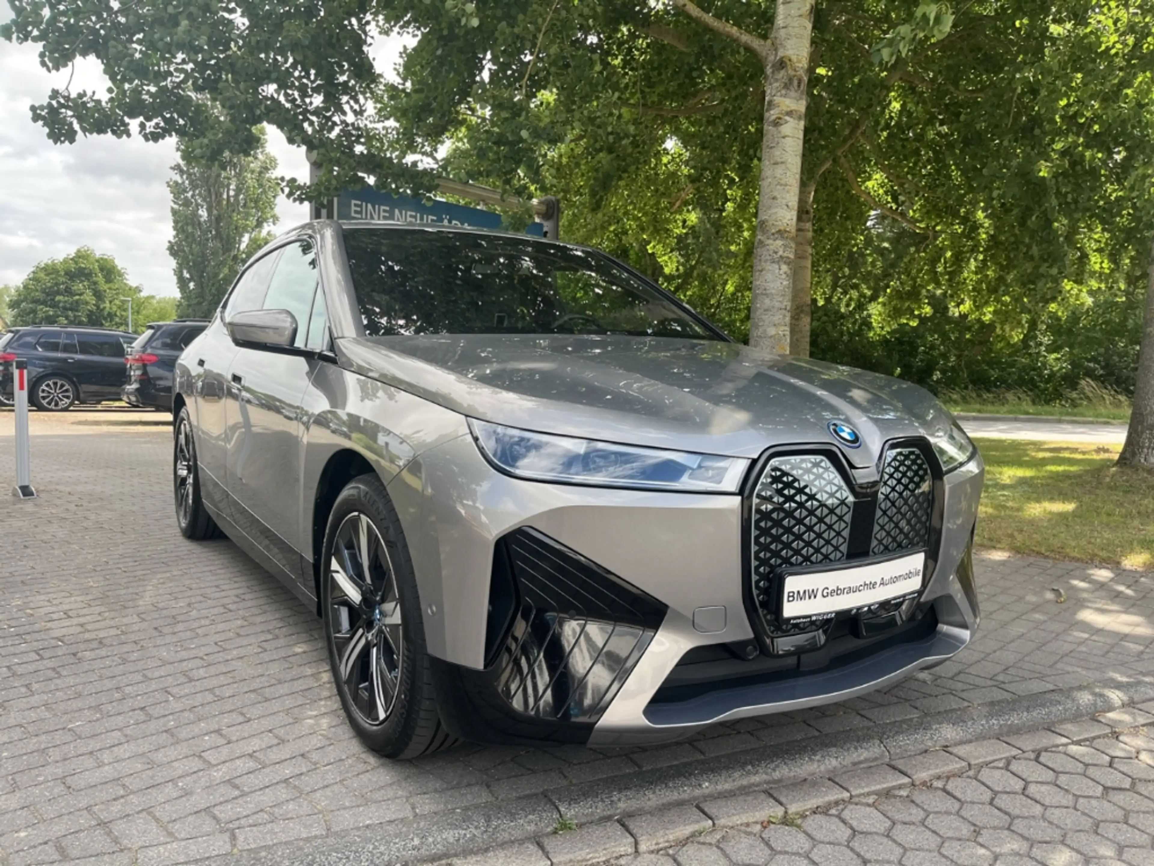 BMW iX xDrive50 Sport/Laser/HUD/AHK/Navigation/Leder — photo 7