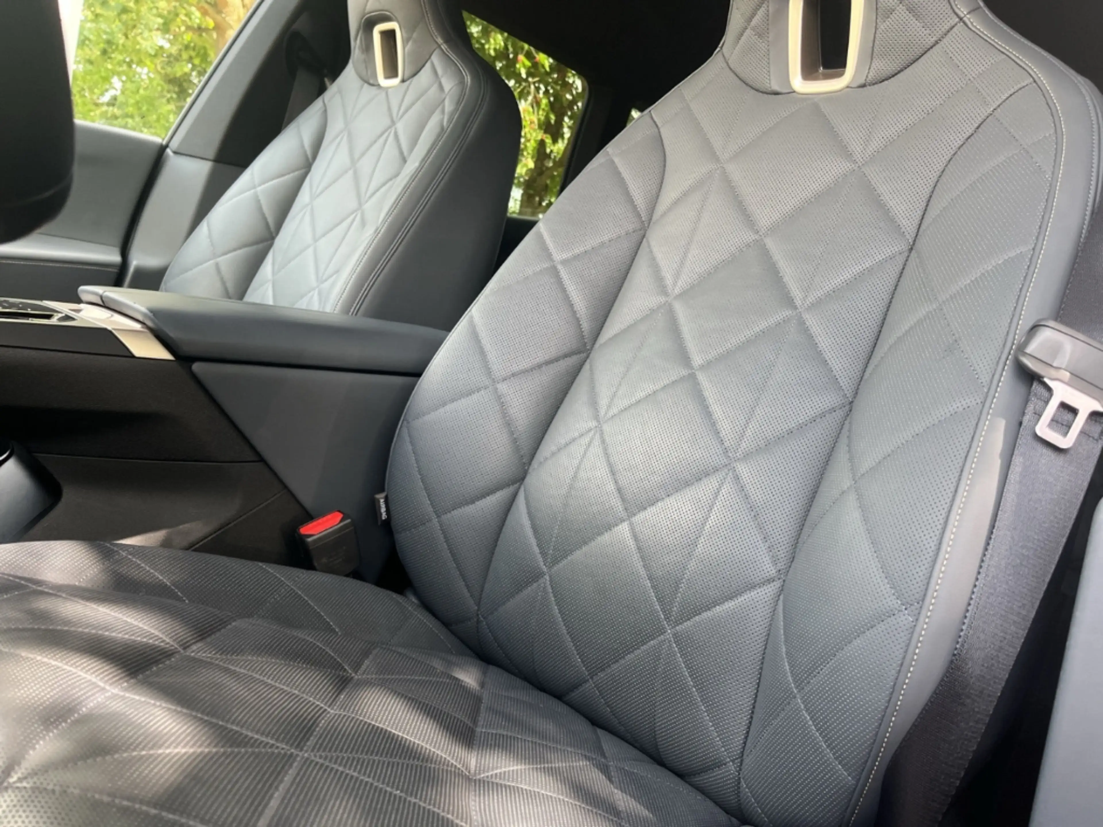 BMW iX xDrive50 Sport/Laser/HUD/AHK/Navigation/Leder — photo 12