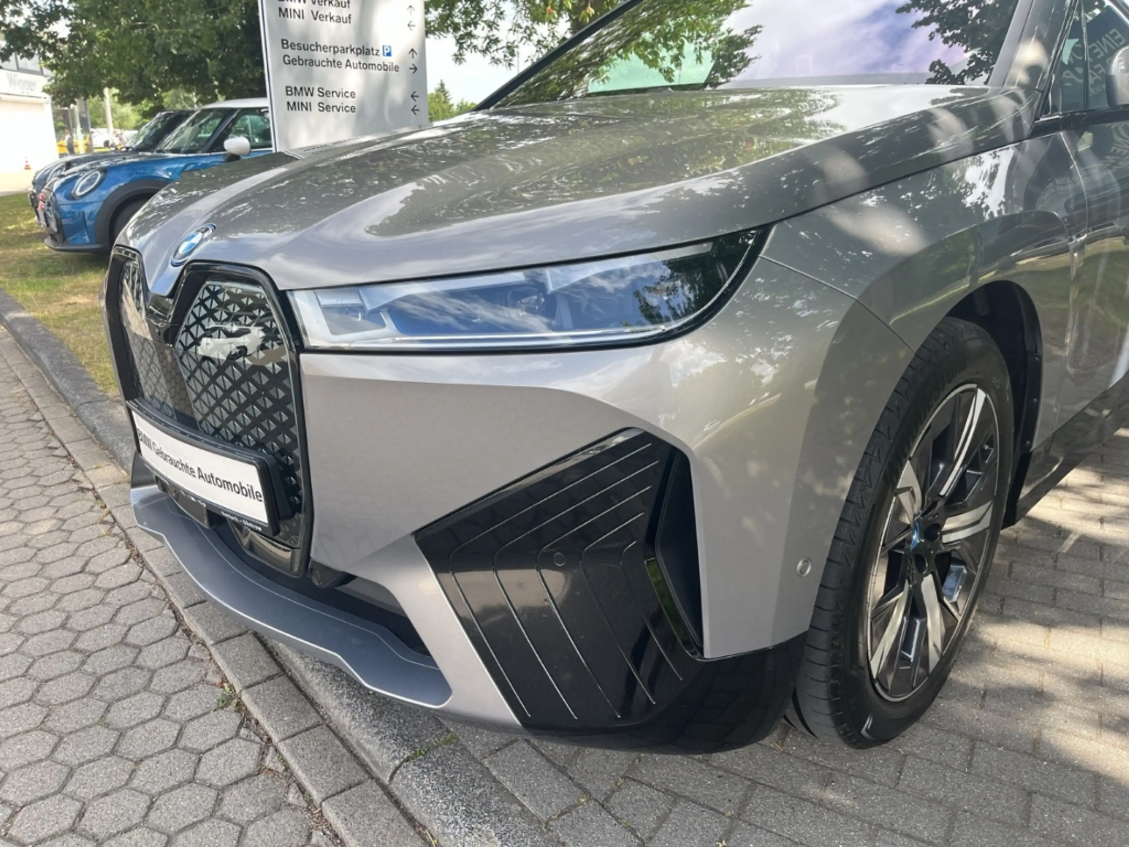 BMW iX xDrive50 Sport/Laser/HUD/AHK/Navigation/Leder — photo 6