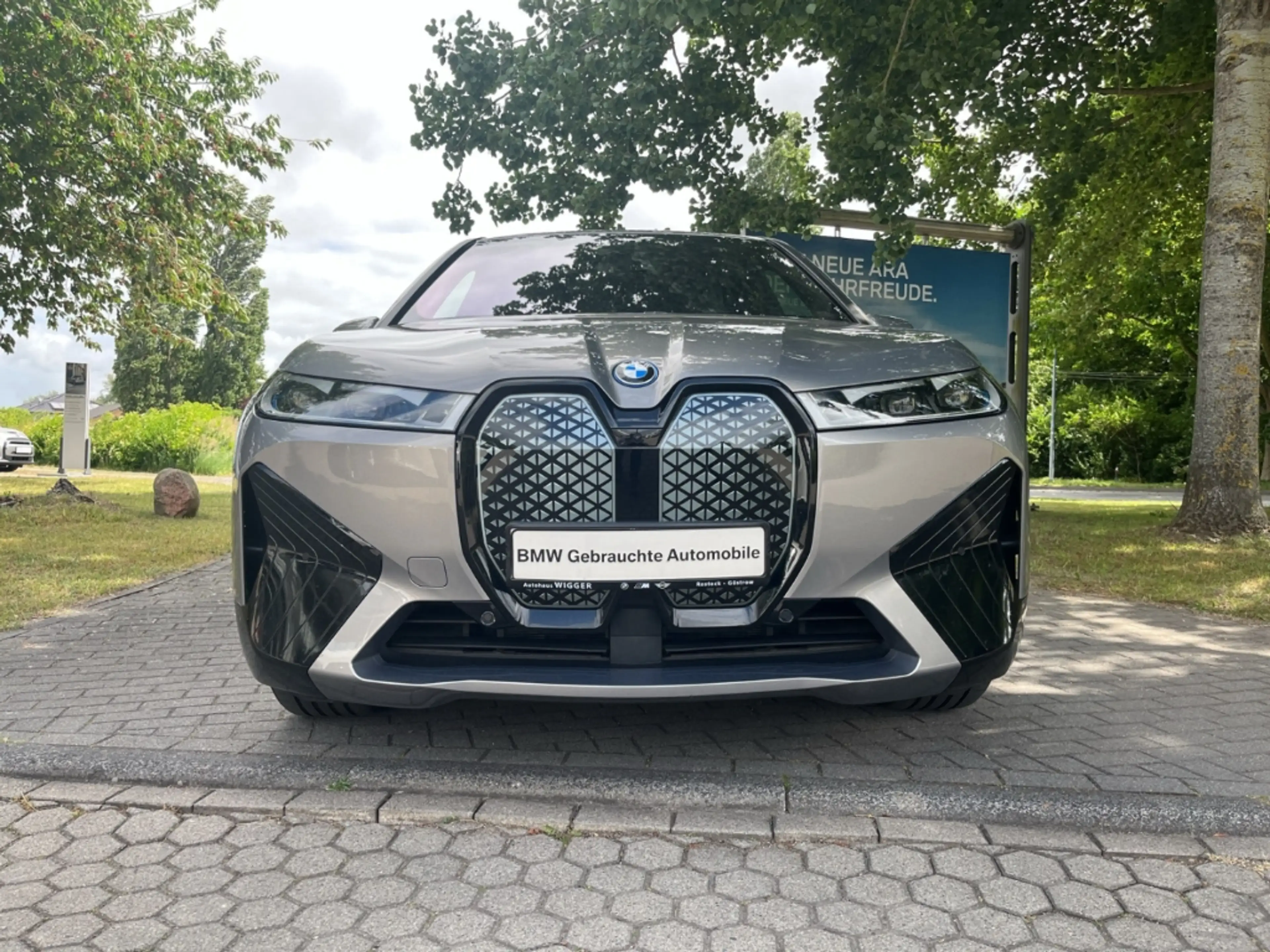 BMW iX xDrive50 Sport/Laser/HUD/AHK/Navigation/Leder — photo 13