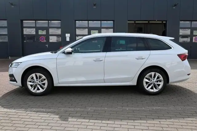 Skoda Octavia view 2