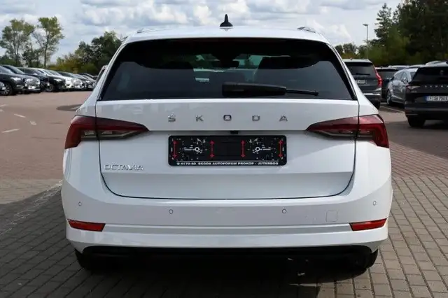Skoda Octavia view 4