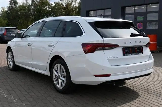 Skoda Octavia view 3