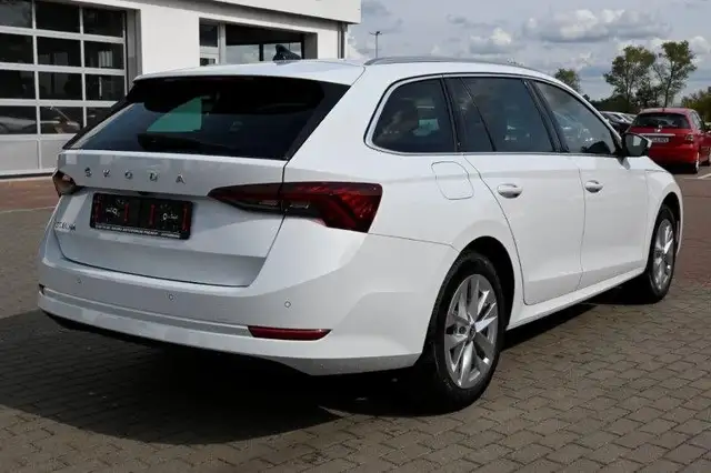 Skoda Octavia view 5