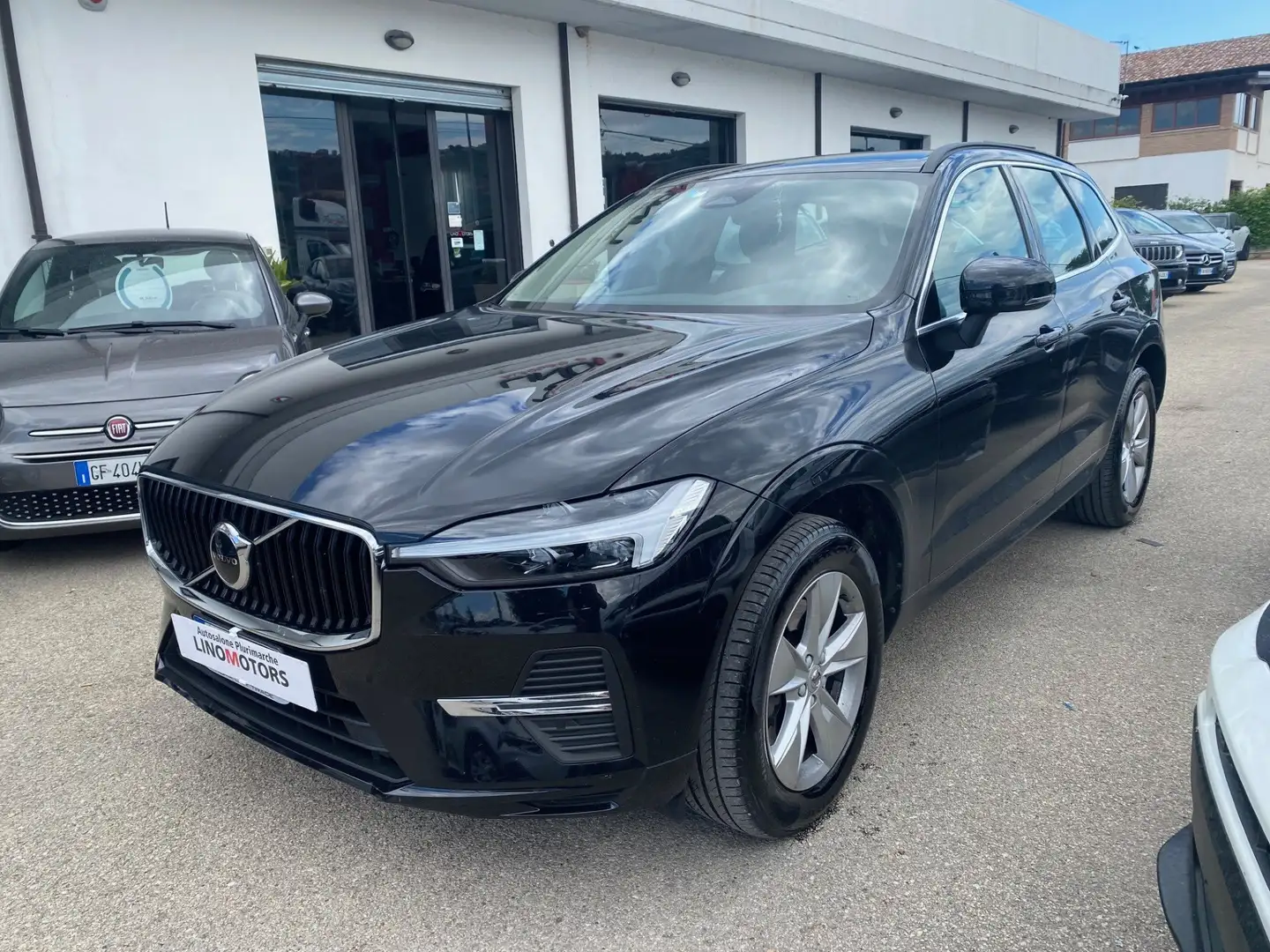 Volvo XC60 XC60 2.0 b4 Momentum Pro auto 197cv Nero - 2