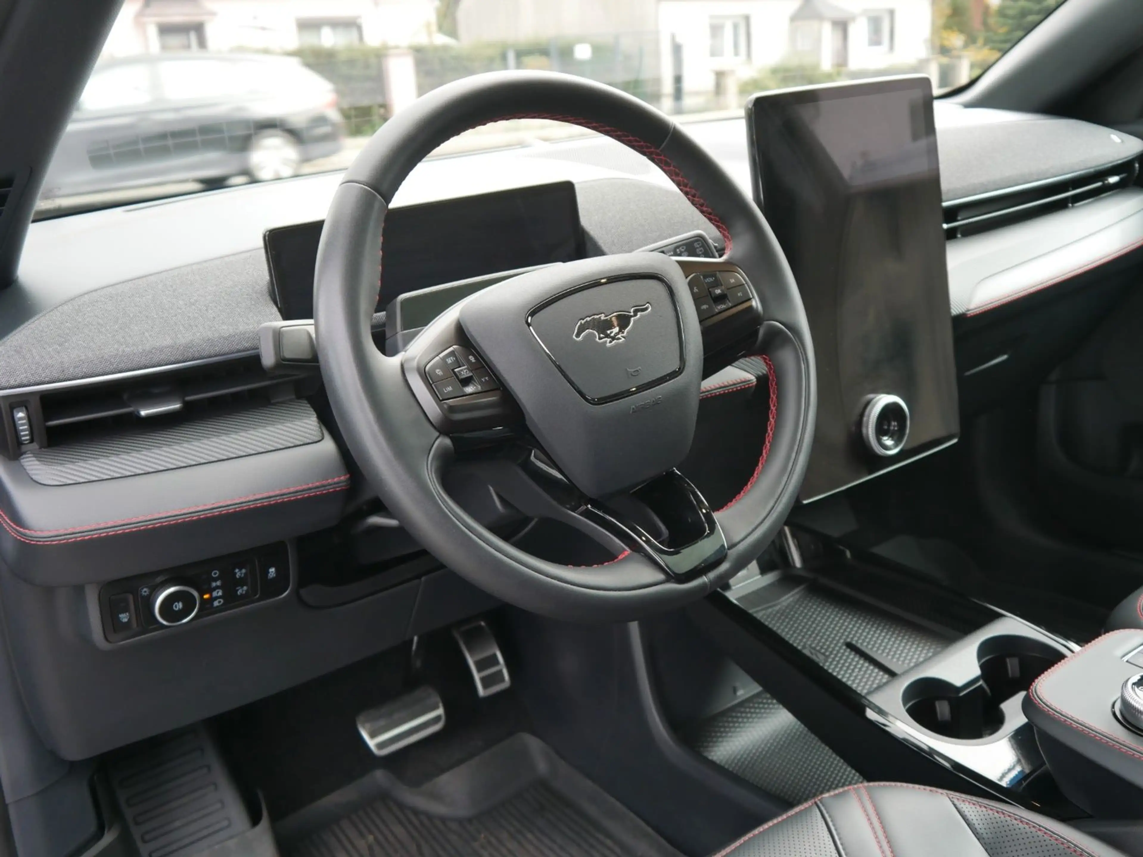 Ford Mustang Mach-E Premium AWD 258kW, Panorama AHZV — photo 12
