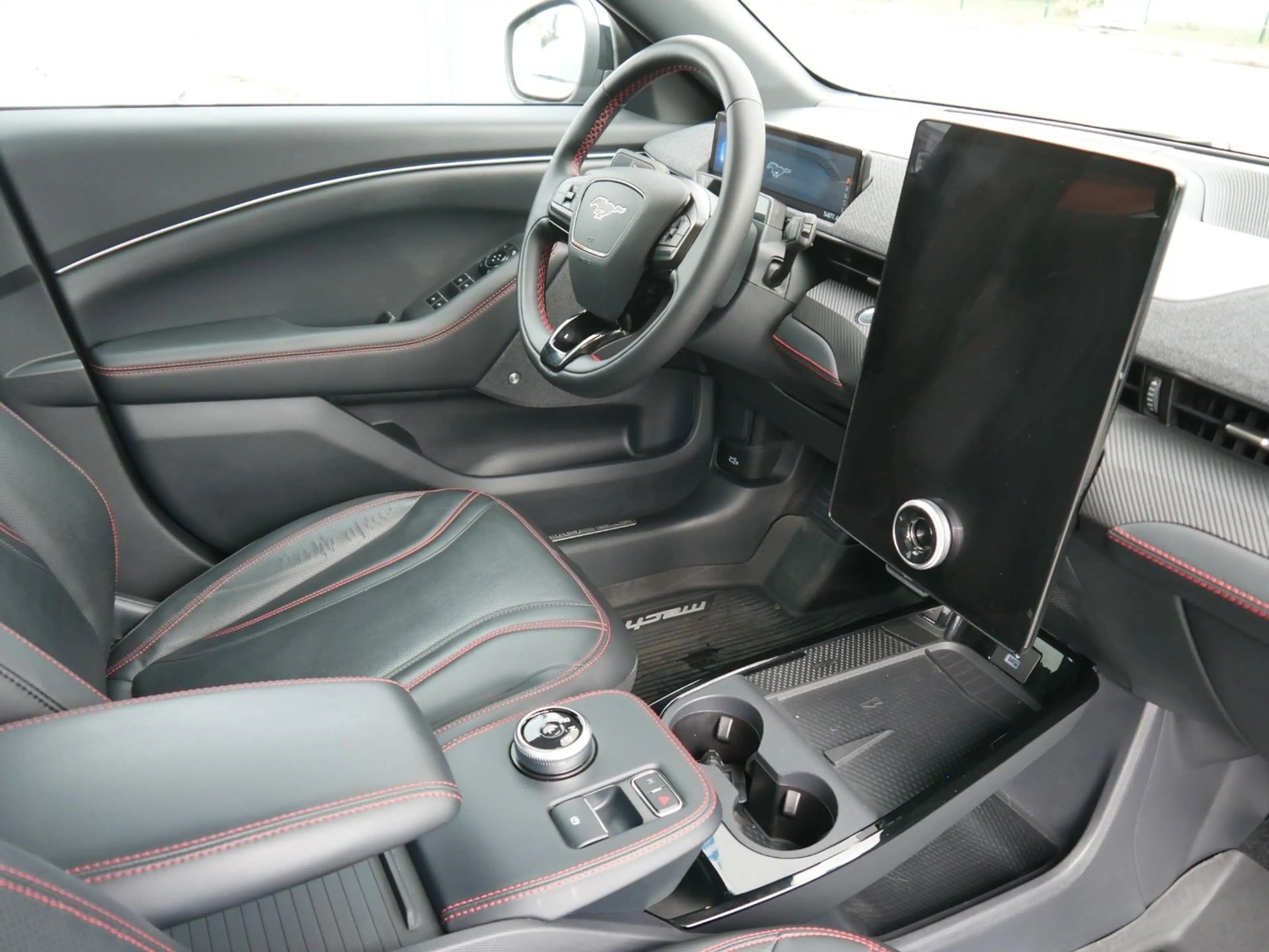 Ford Mustang Mach-E Premium AWD 258kW, Panorama AHZV — photo 14