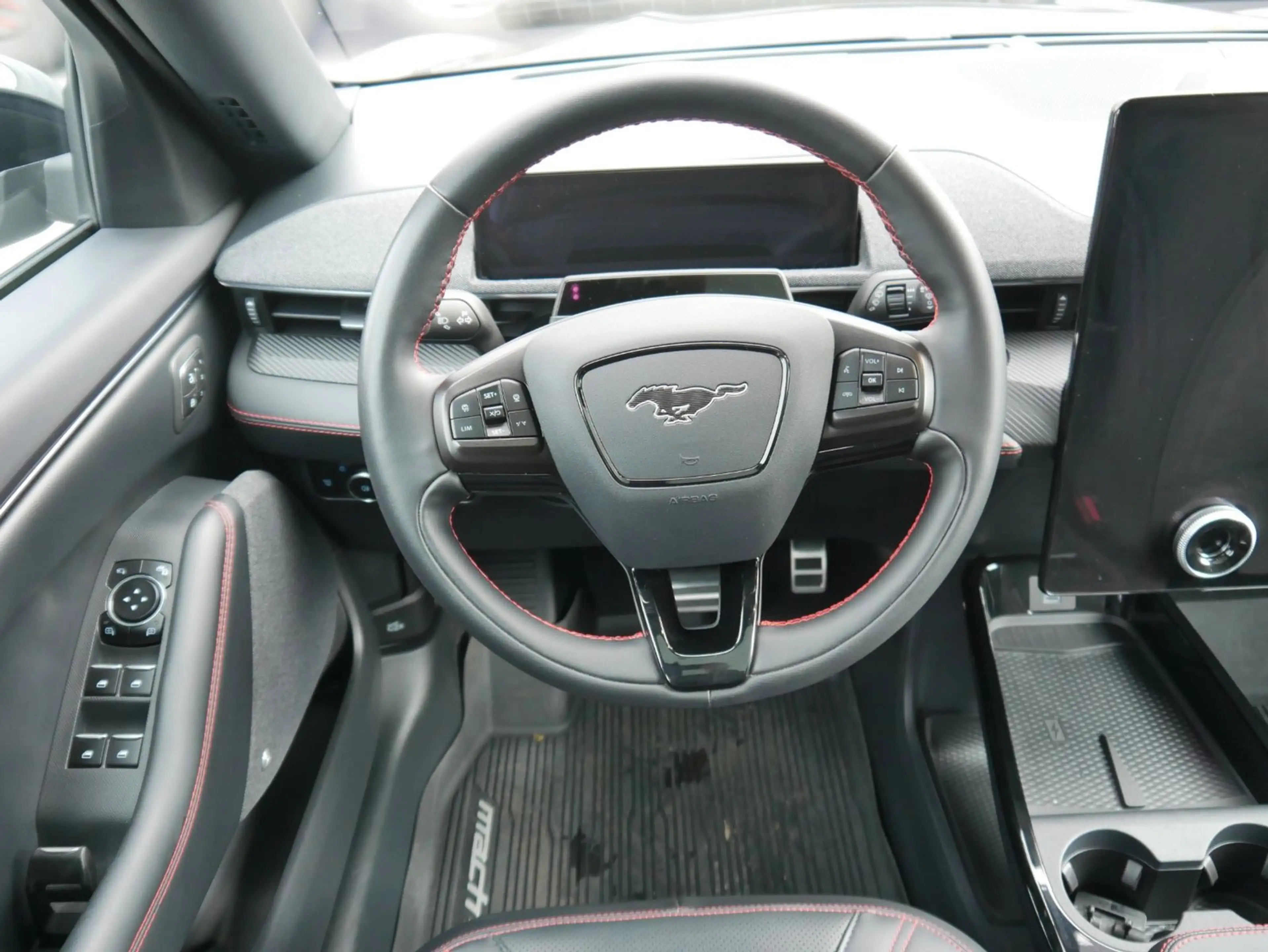 Ford Mustang Mach-E Premium AWD 258kW, Panorama AHZV — photo 13