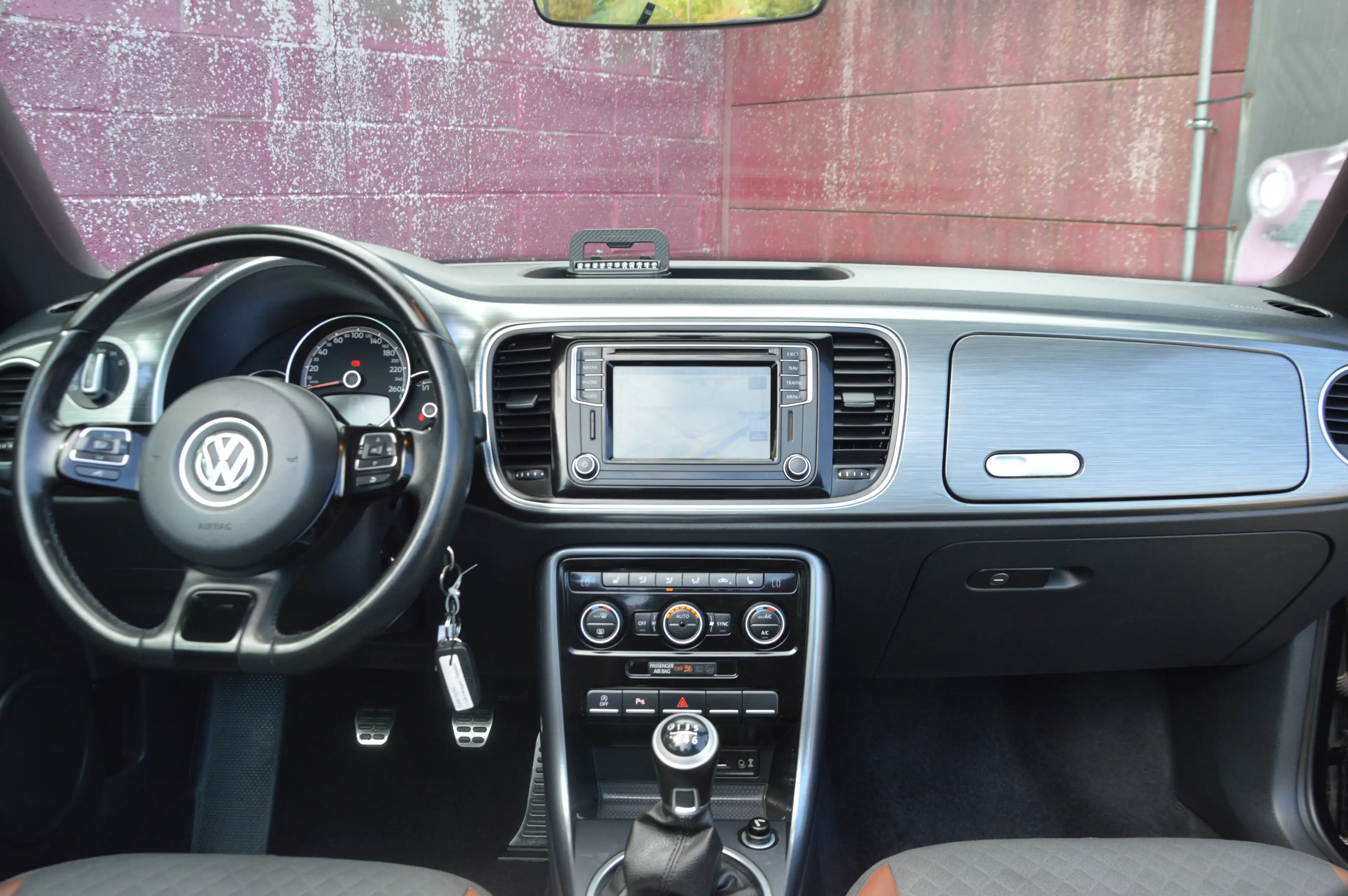 Volkswagen Beetle Cabriolet 1.2 TSI Allstar NAV SENS AV/AR CLIM 70.387KM — photo 12