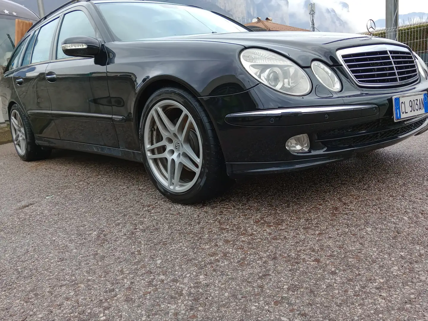 Mercedes-Benz E 320 Classe E 320 CDI AVANTGARDE GANCIO CARRELLO Noir - 2