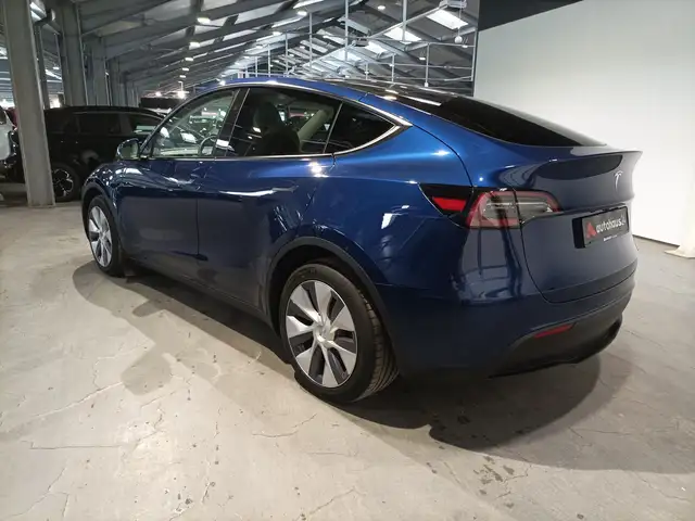 Tesla Model Y view 4