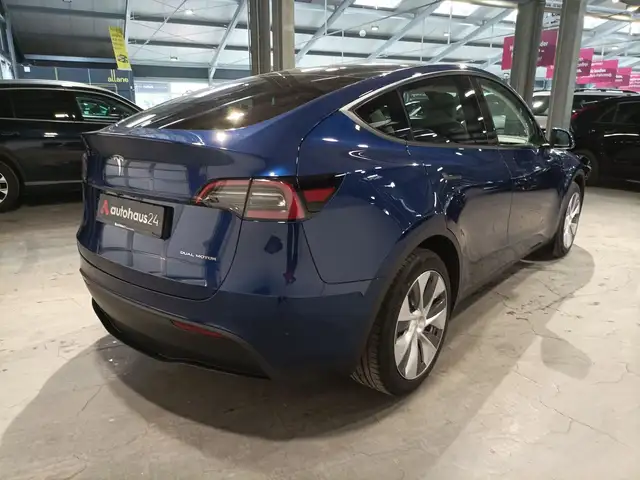 Tesla Model Y view 5