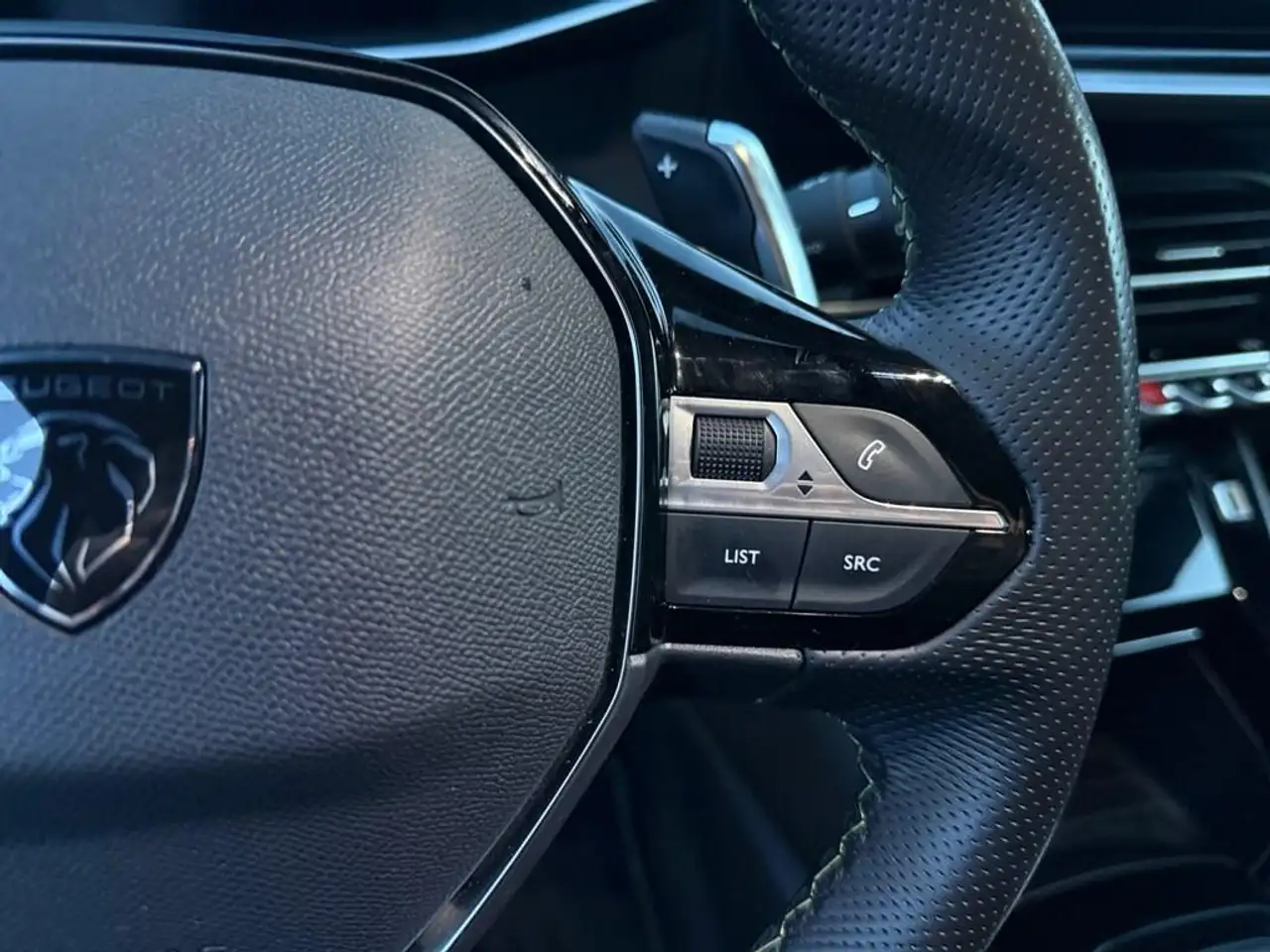 Peugeot 208 1.2 hybrid GT 136cv e-dcs 6 17