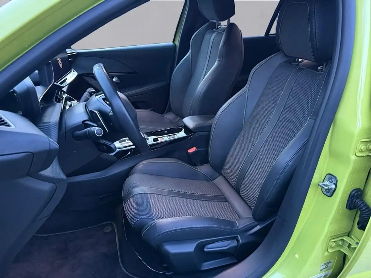 Peugeot 208 1.2 hybrid GT 136cv e-dcs 6 10
