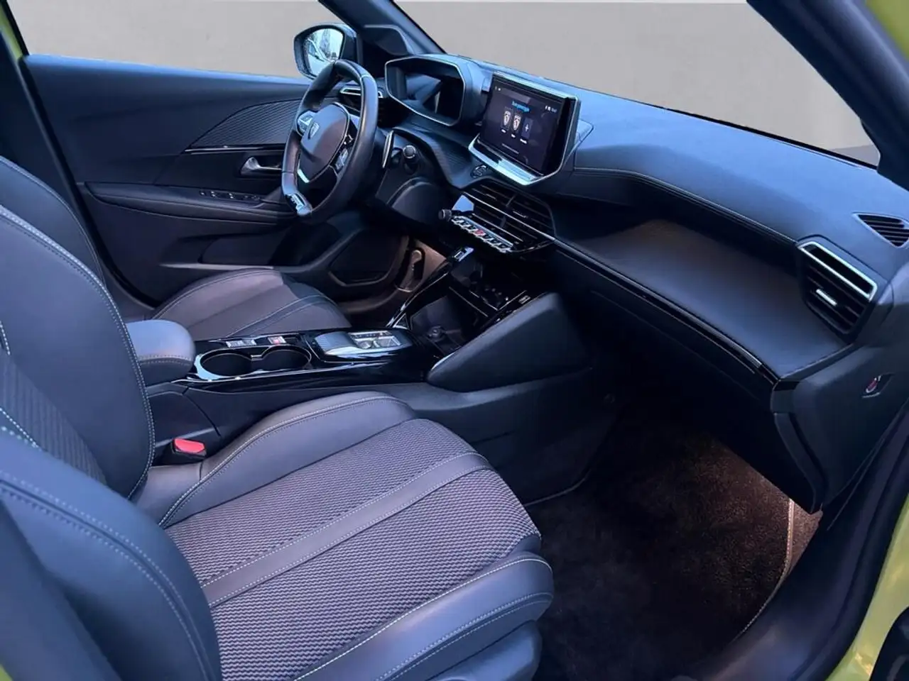 Peugeot 208 1.2 hybrid GT 136cv e-dcs 6 14