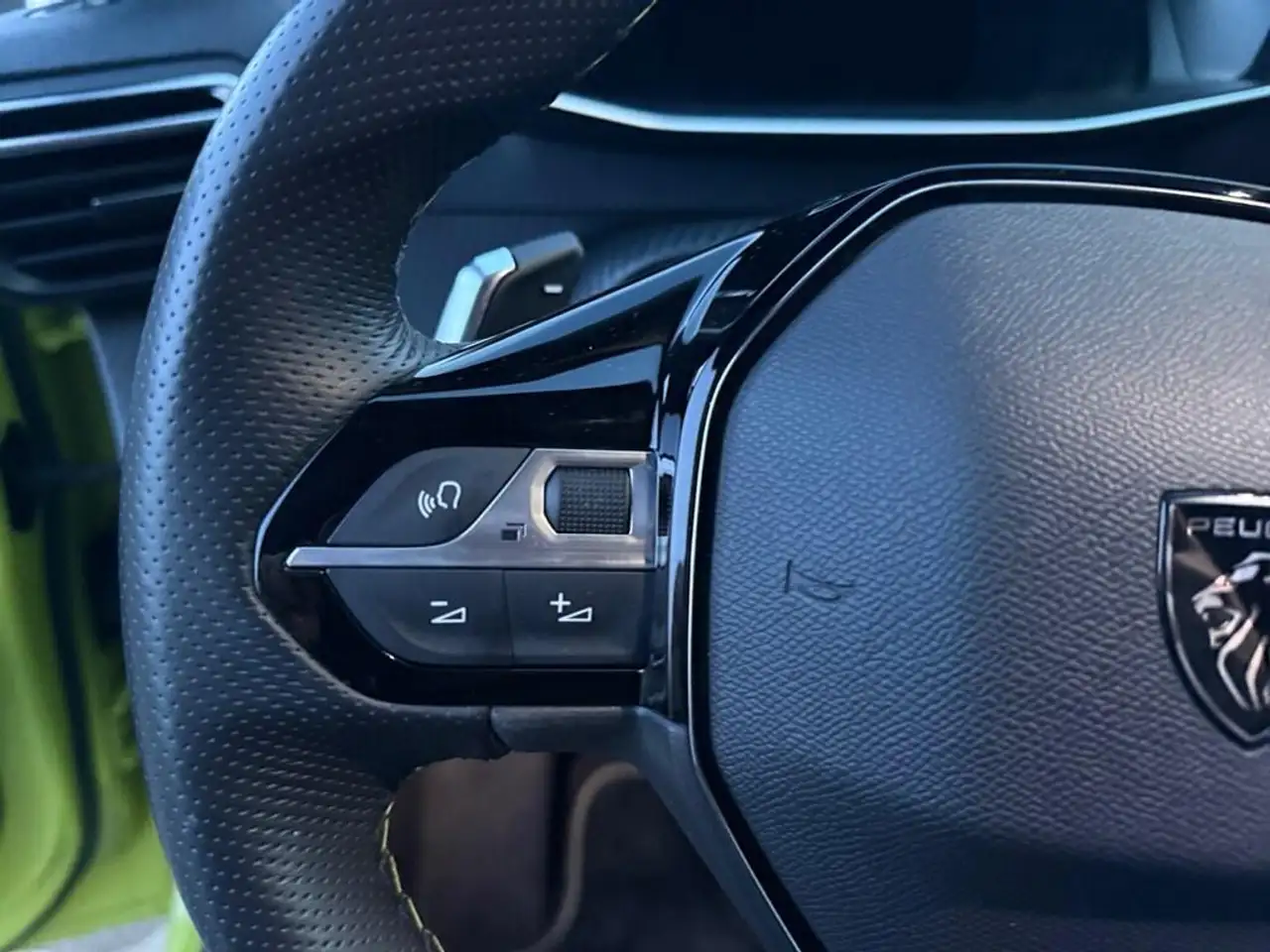 Peugeot 208 1.2 hybrid GT 136cv e-dcs 6 16