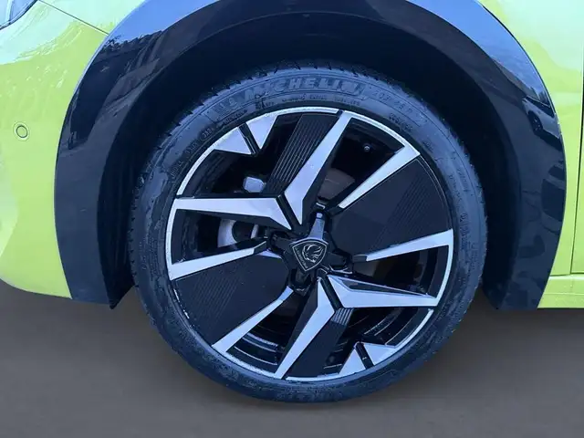 Peugeot 208 view 9