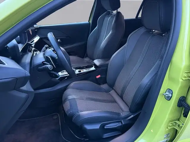 Peugeot 208 view 10