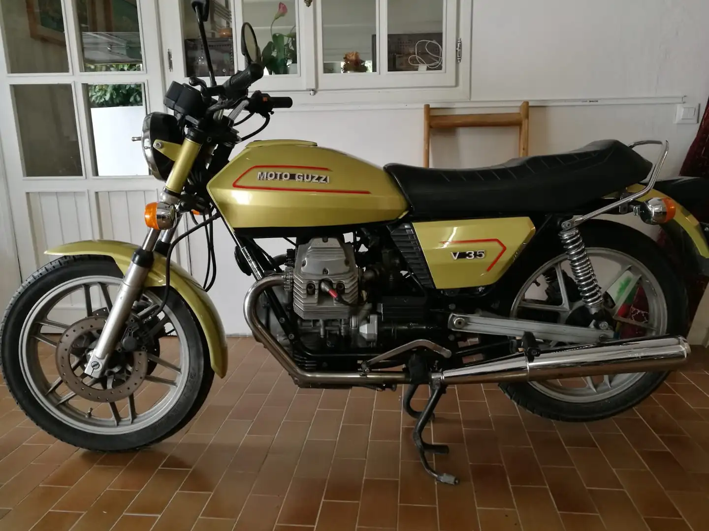 Moto Guzzi V 35 Turismo Oro - 2