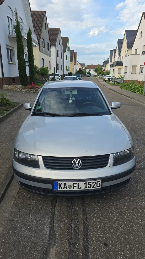 Volkswagen Passat Passat 1.6 Plateado - 1