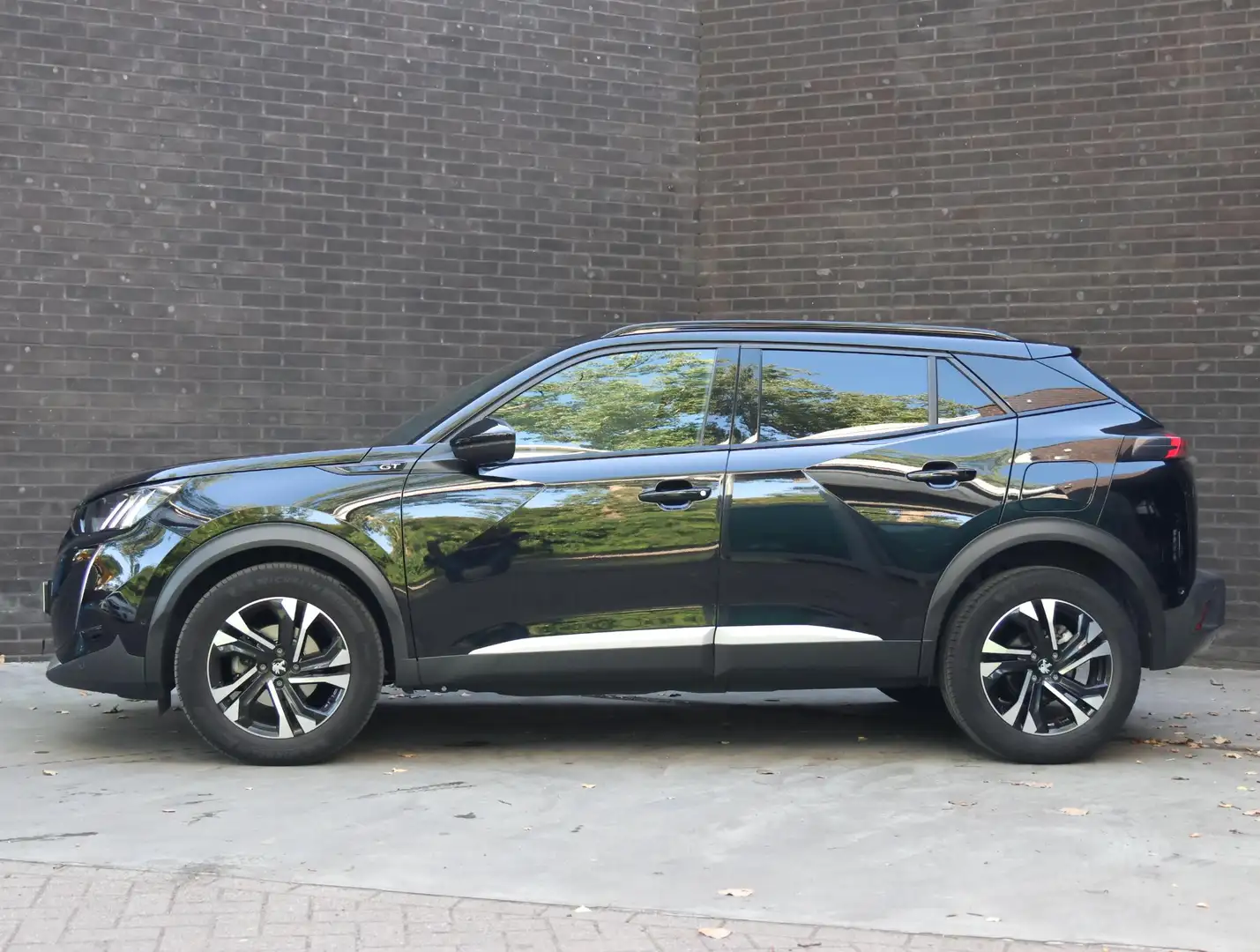 Peugeot 2008 SUV GT 130pk Automaat | Dodehoekbewaking | Achteru Zwart - 2
