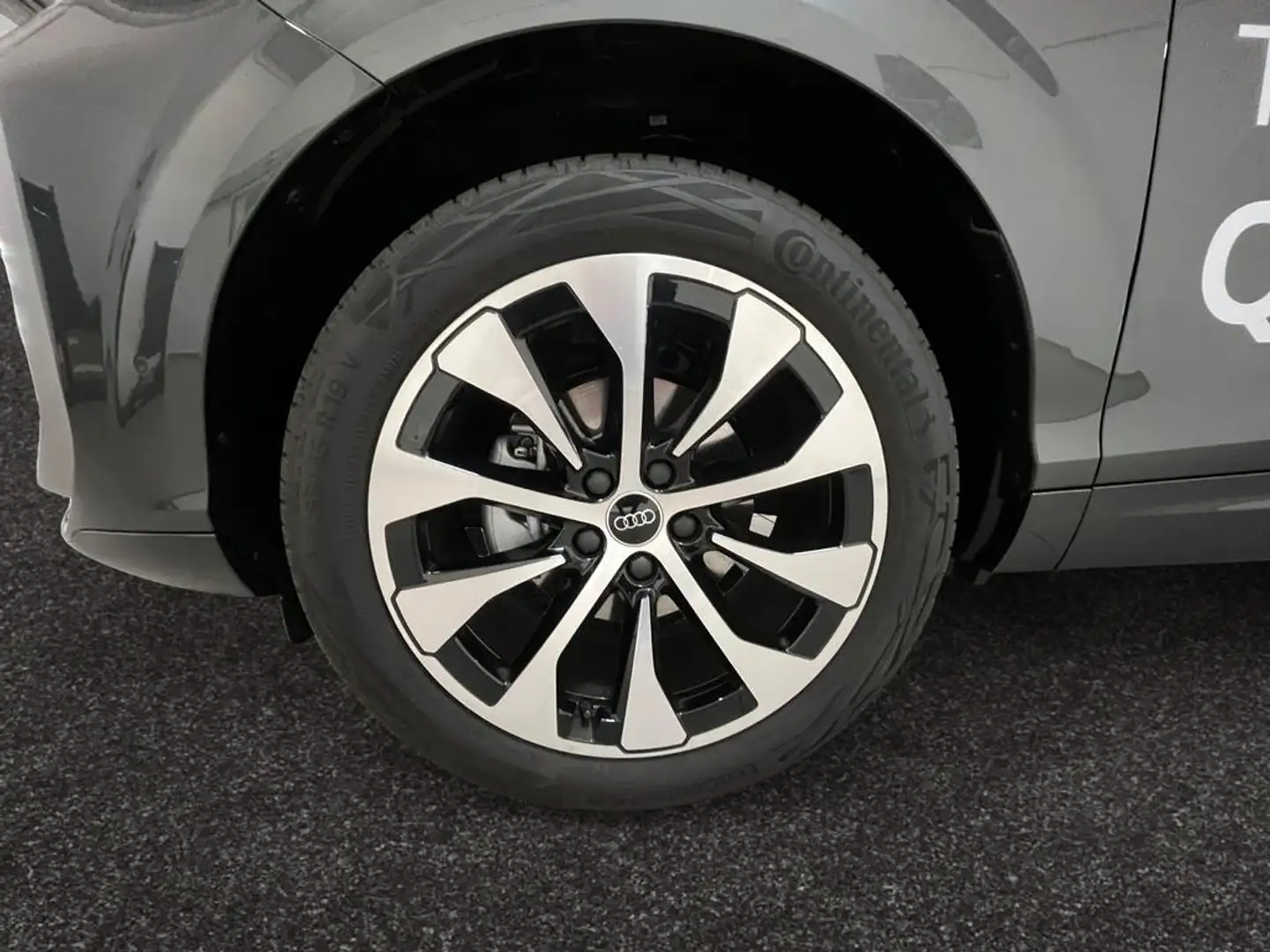 Audi Q3 SUV PLATINUM PACK/ S-LINE Grijs - 2