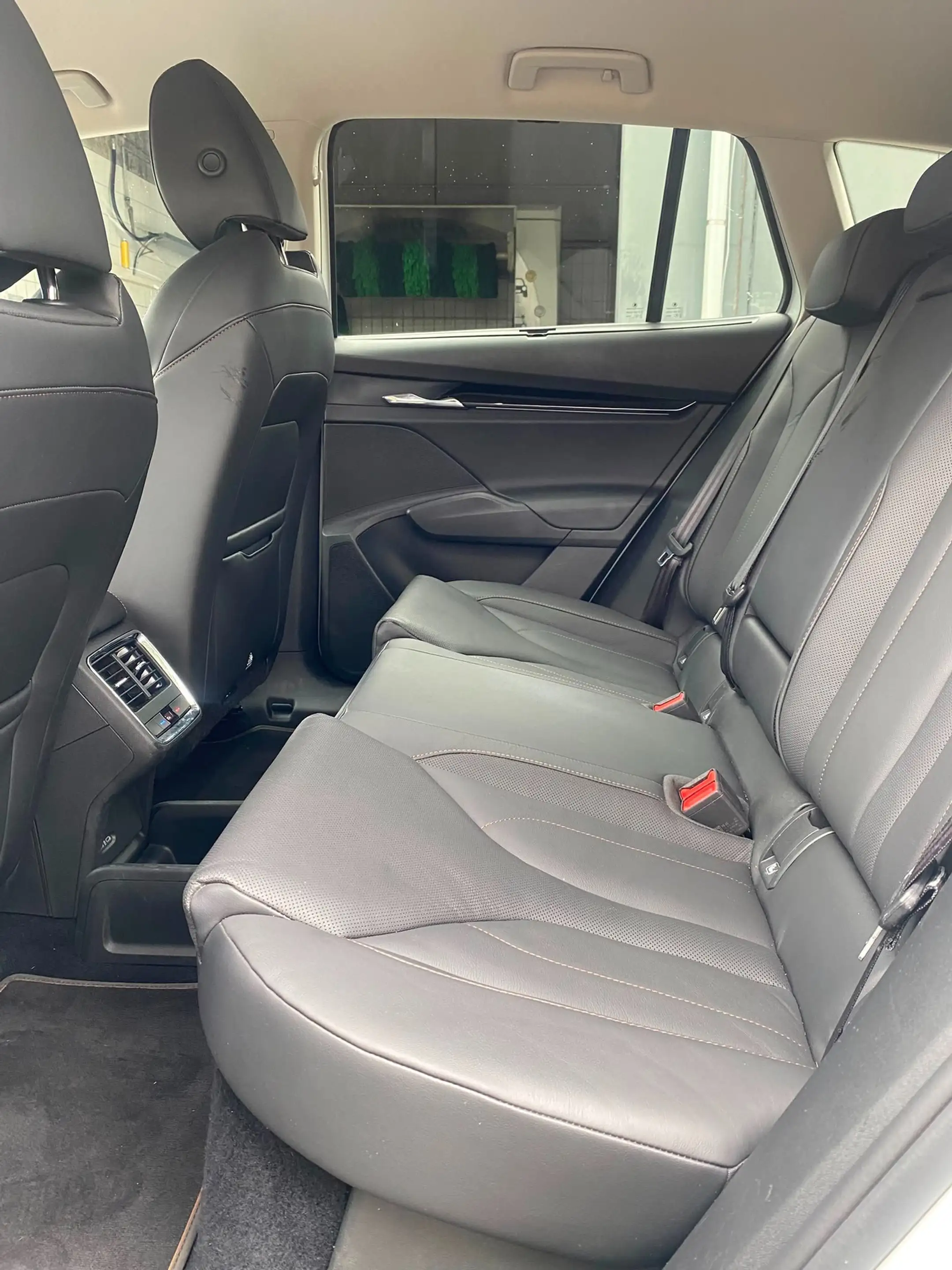 Skoda Enyaq 80 Suite — photo 7