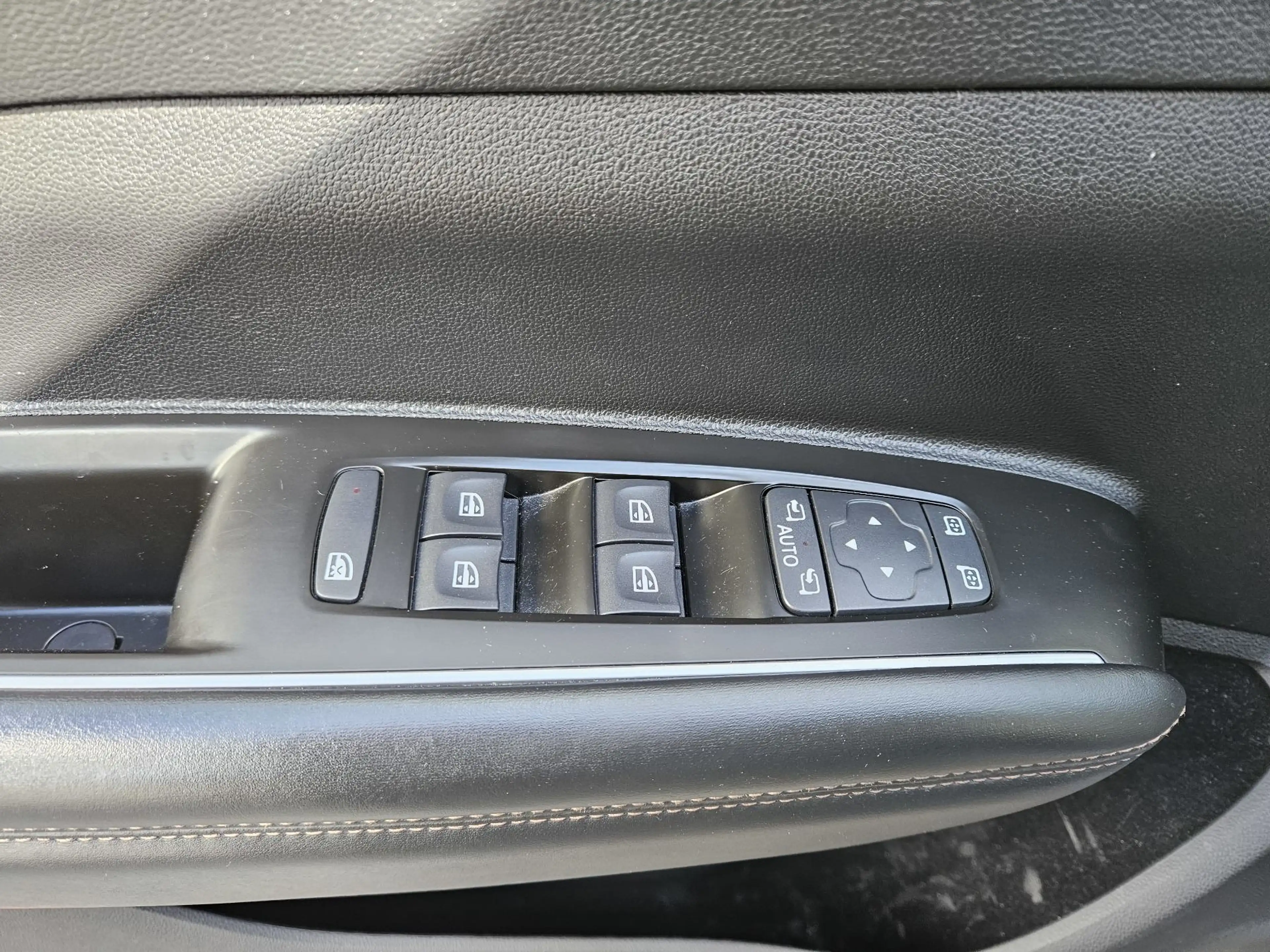 Renault Koleos INITIALE PARIS dCi 185 4WD X-tronic — photo 9