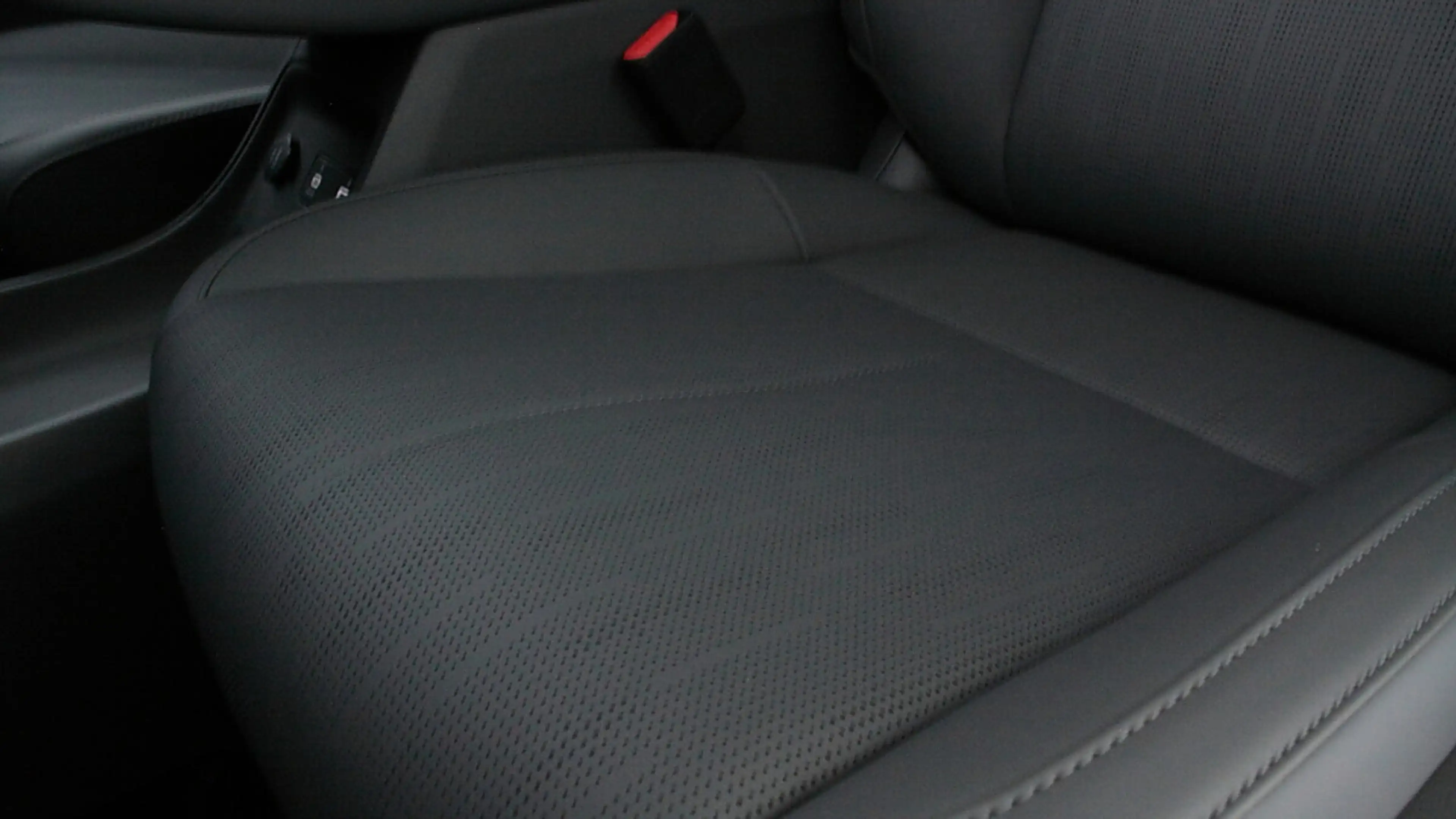 Leapmotor B10 67,1Wh Design Pro Max — photo 10