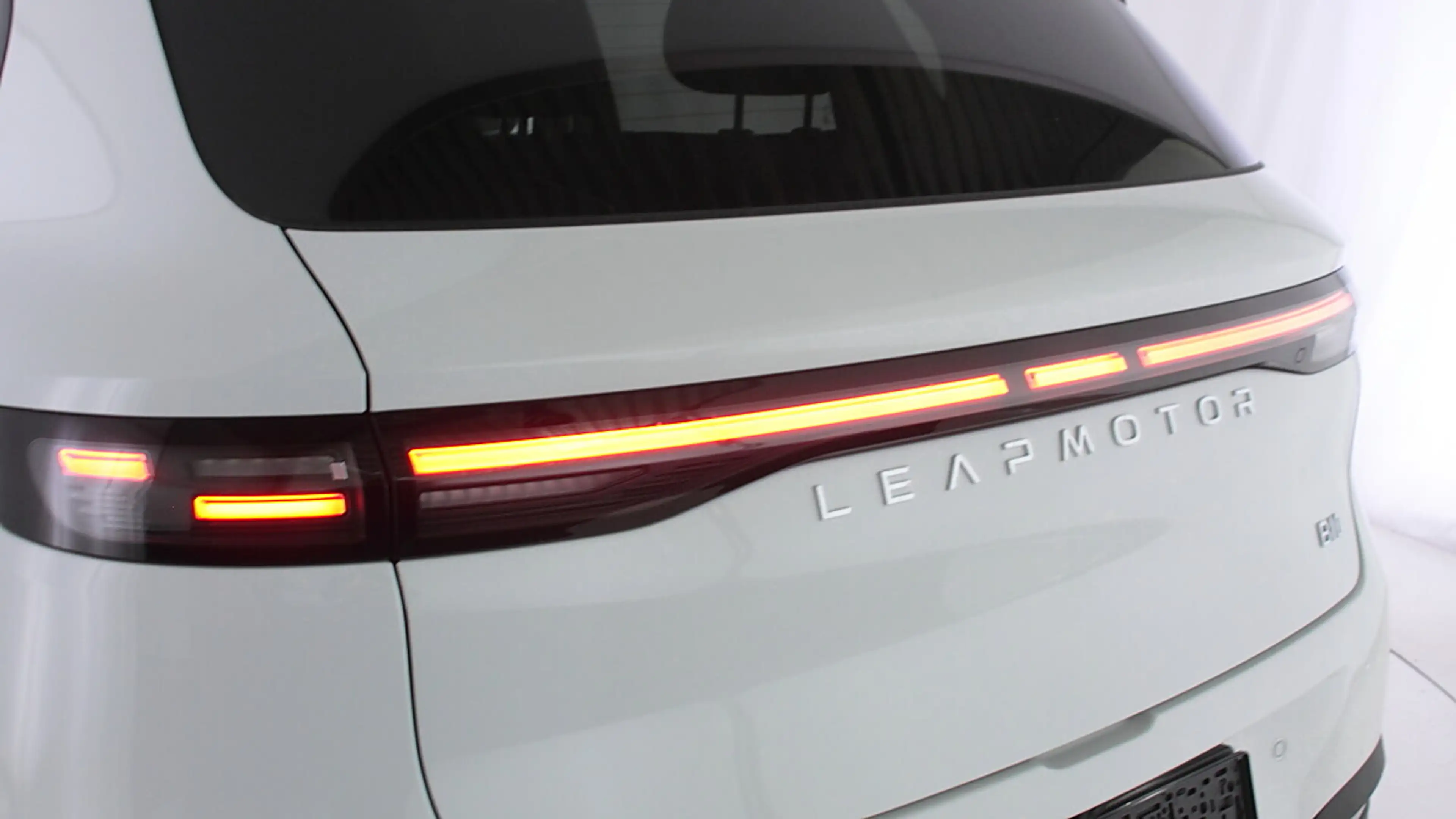 Leapmotor B10 67,1Wh Design Pro Max — photo 4