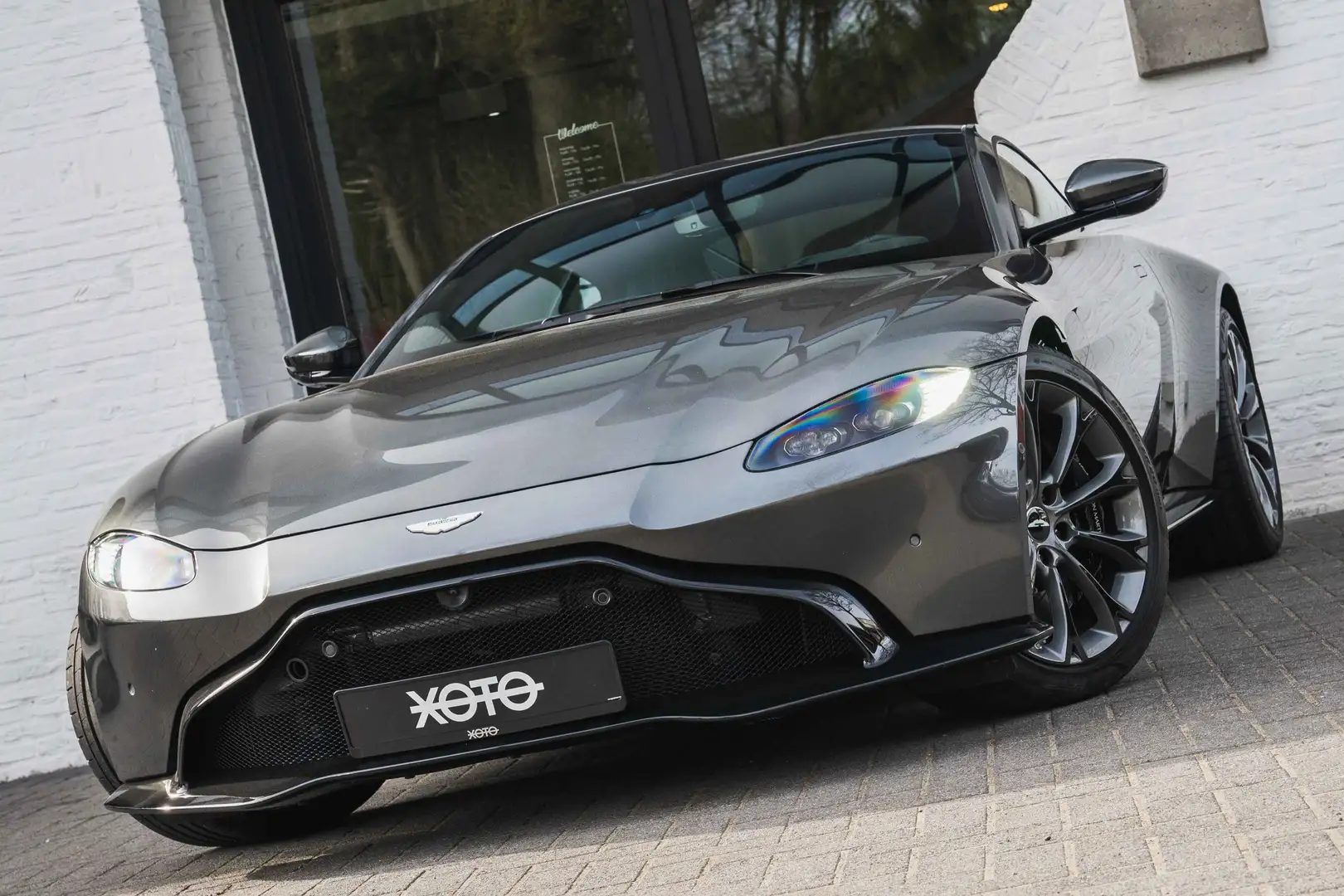 Aston Martin Vantage V8 AUT. *** TOP CONDITION / WARRANTY 09/2025 *** Szary - 1