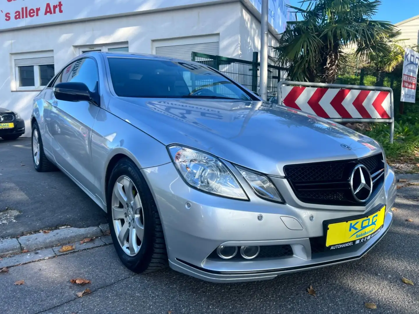 Mercedes-Benz E 250 Coupé BlueEFFICIENCY ELEGANCE Silber - 1