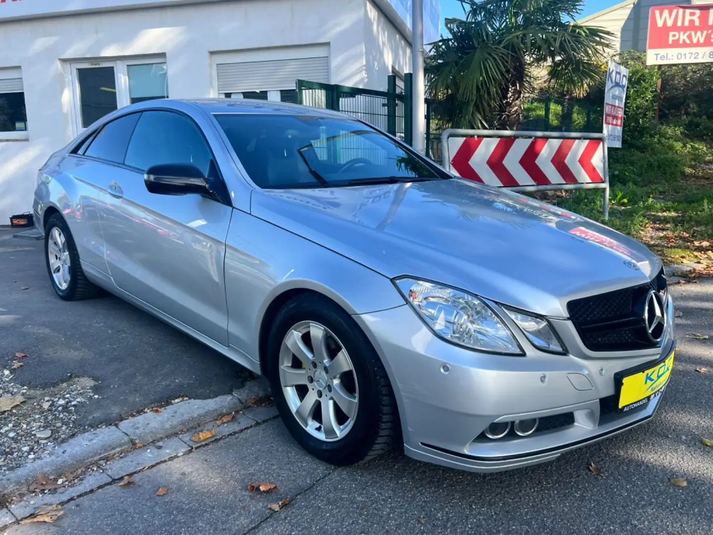 Mercedes-Benz E 250 Coupé BlueEFFICIENCY ELEGANCE Silber - 2