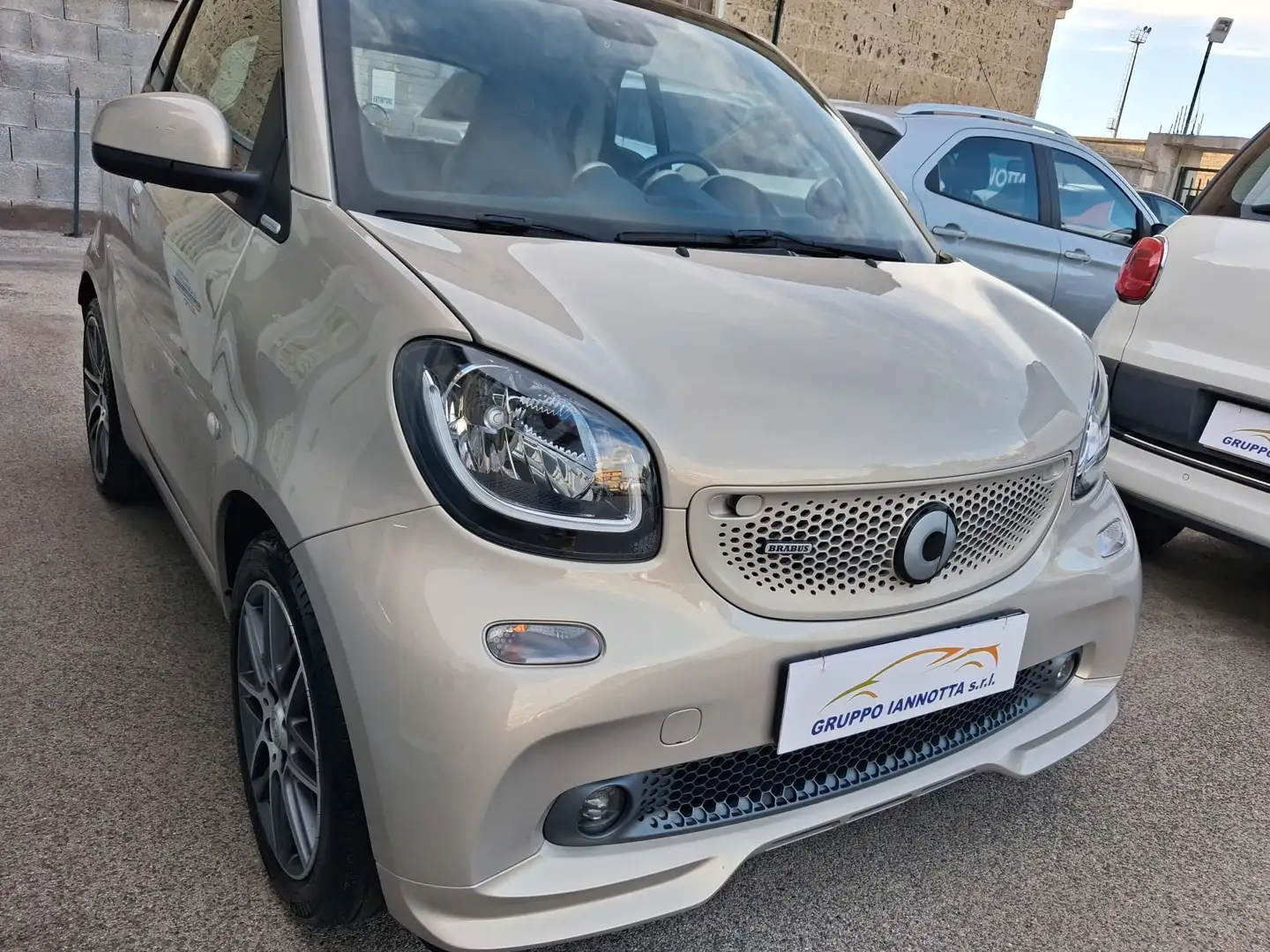 smart brabus FOR TWO 0.9 TURBO 109 C.V. ASTON MARTIN Beige - 2