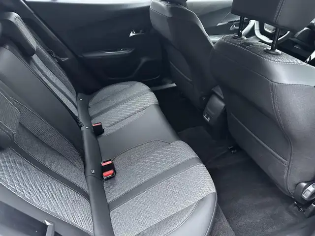 Peugeot 2008 view 9