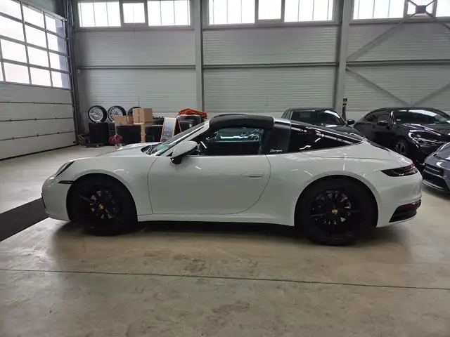 Porsche 911 view 15