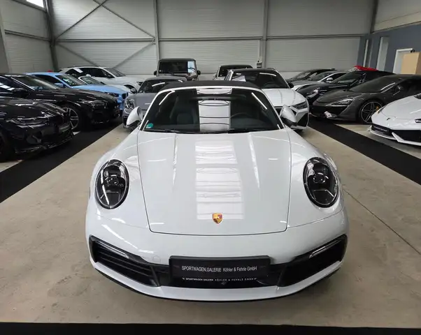Porsche 911 view 3