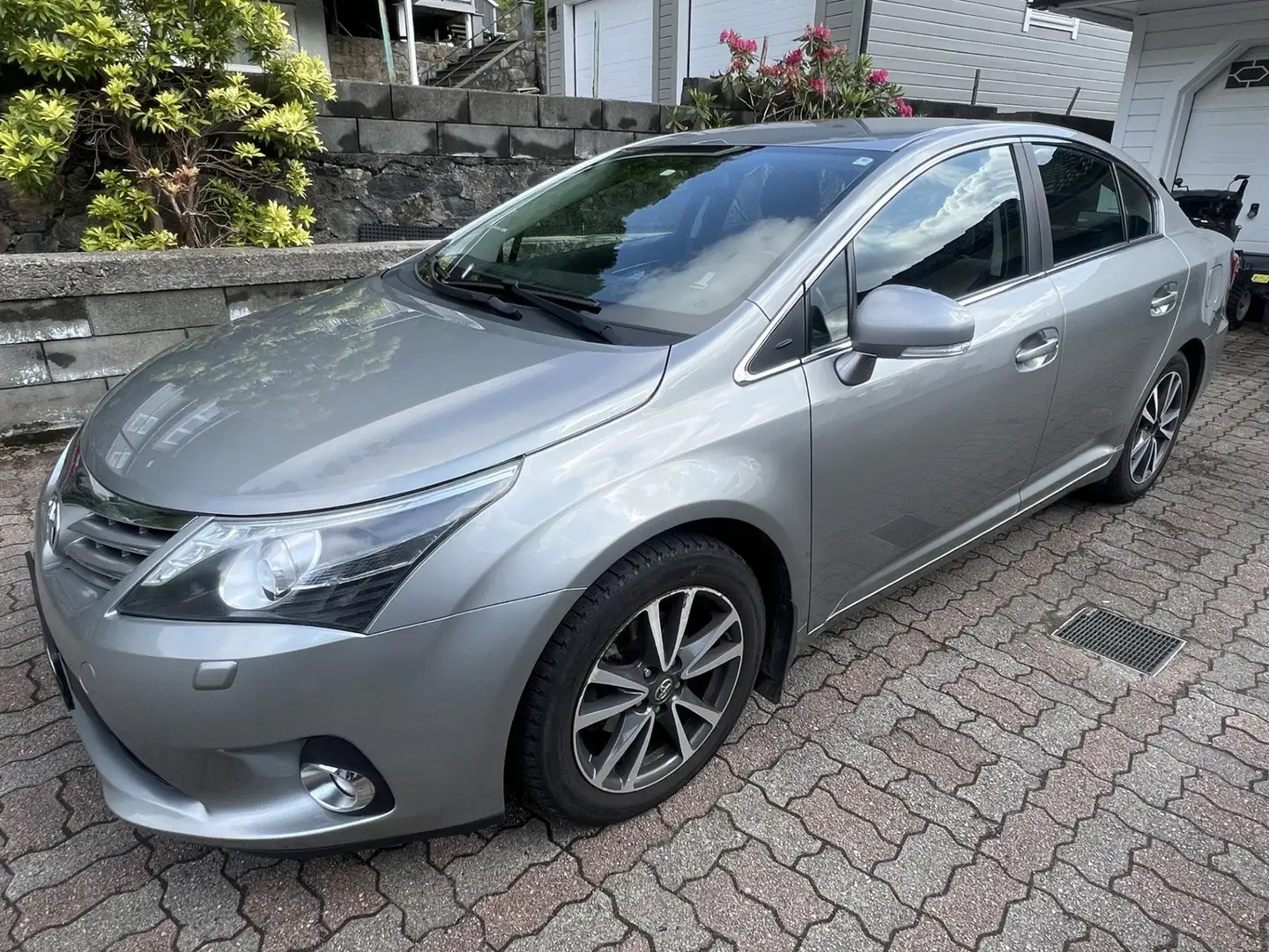 Toyota Avensis 1.6i VVT-i 16v L. Terra@Travel (Fleet) Gris - 1
