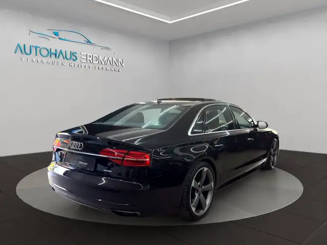 Audi A8 view 4