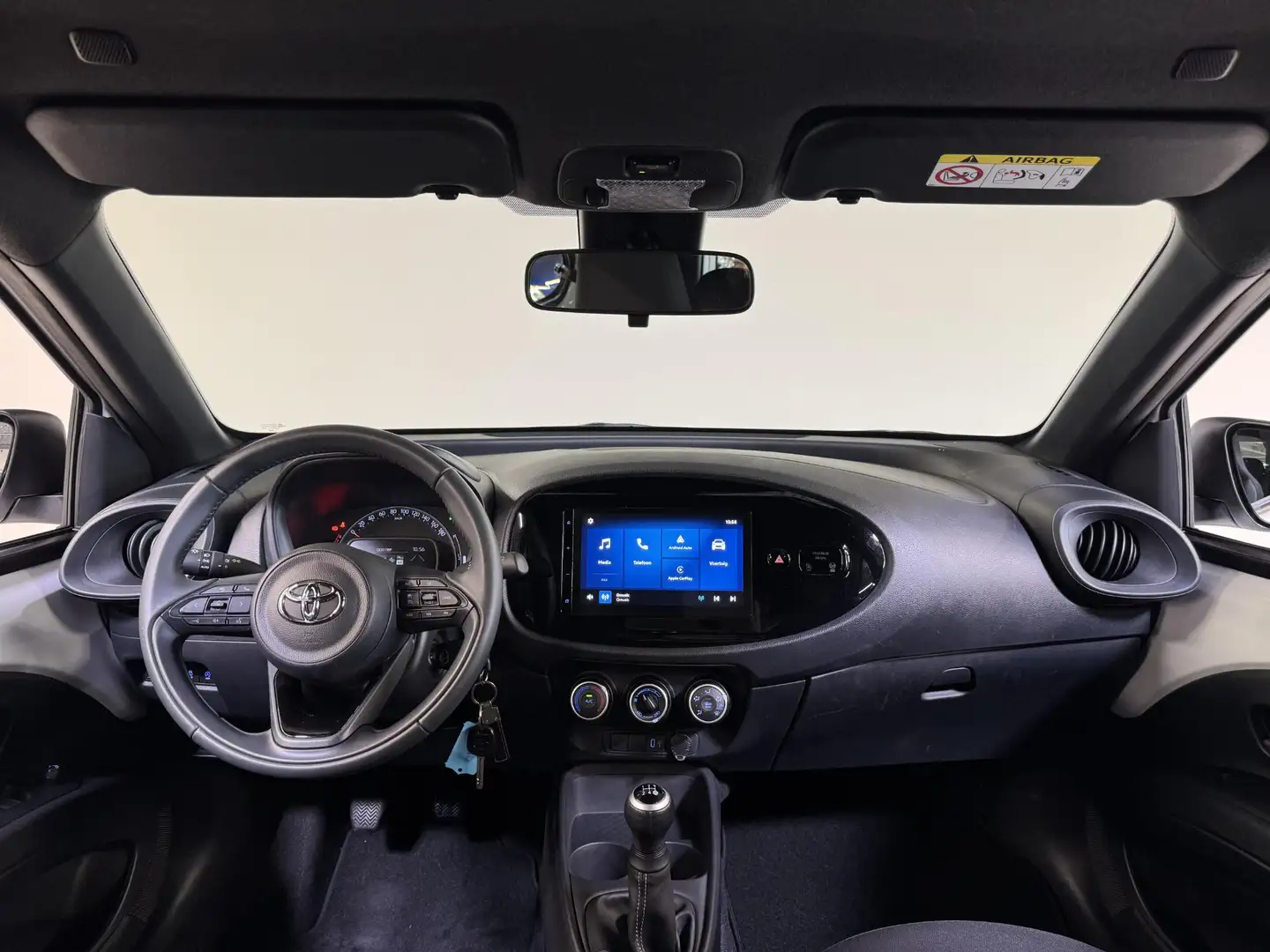 Toyota Aygo X 1.0 VVT-i MT Play | Airco | Draadloze carplay | Ad Blanc - 2