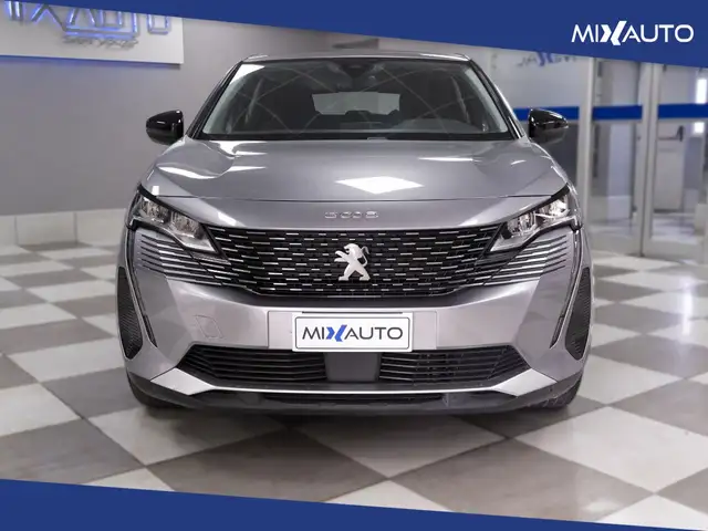 Peugeot 3008 view 2