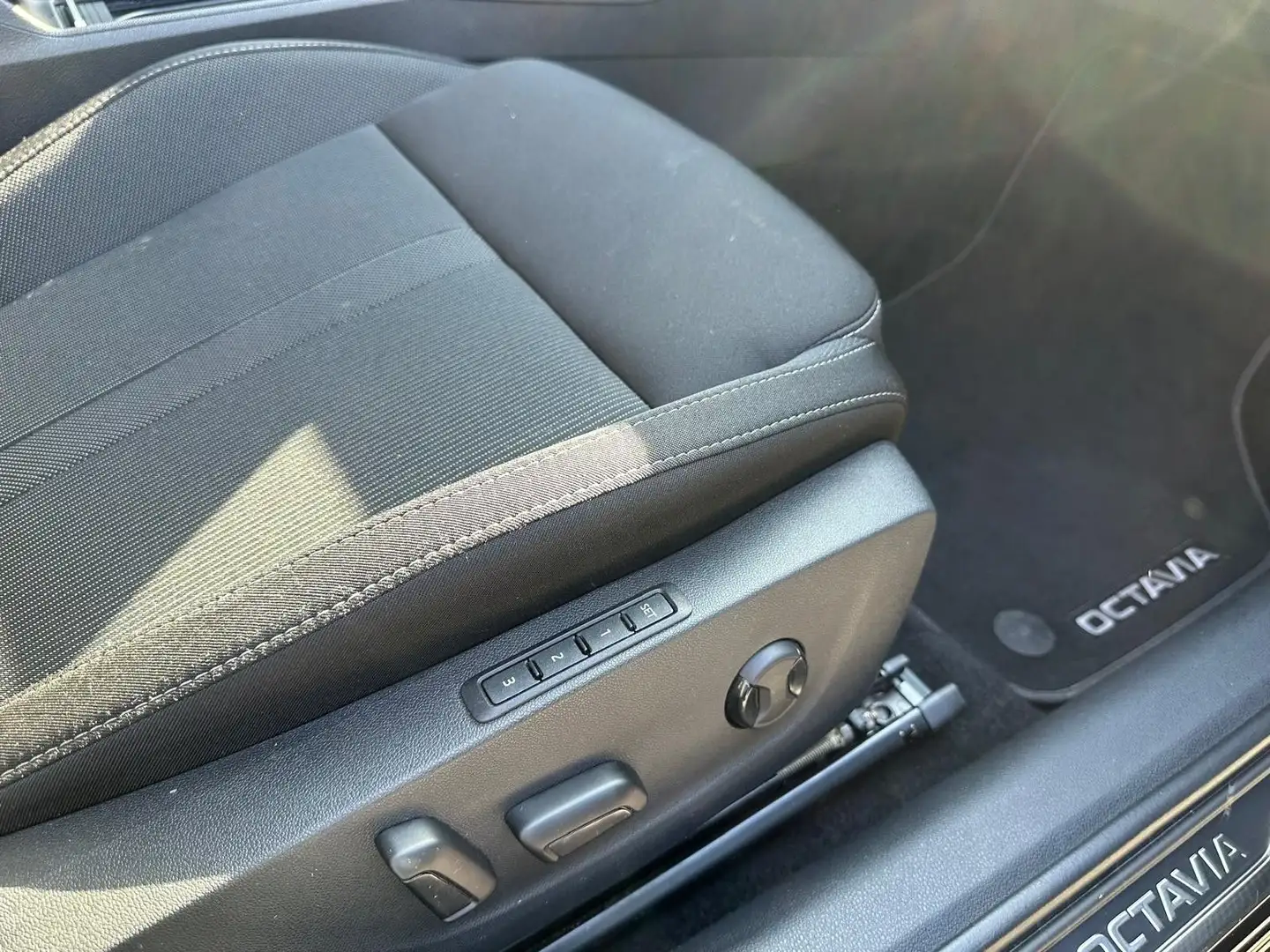 Skoda Octavia Lim. First Edition Sportpaket Noir - 2